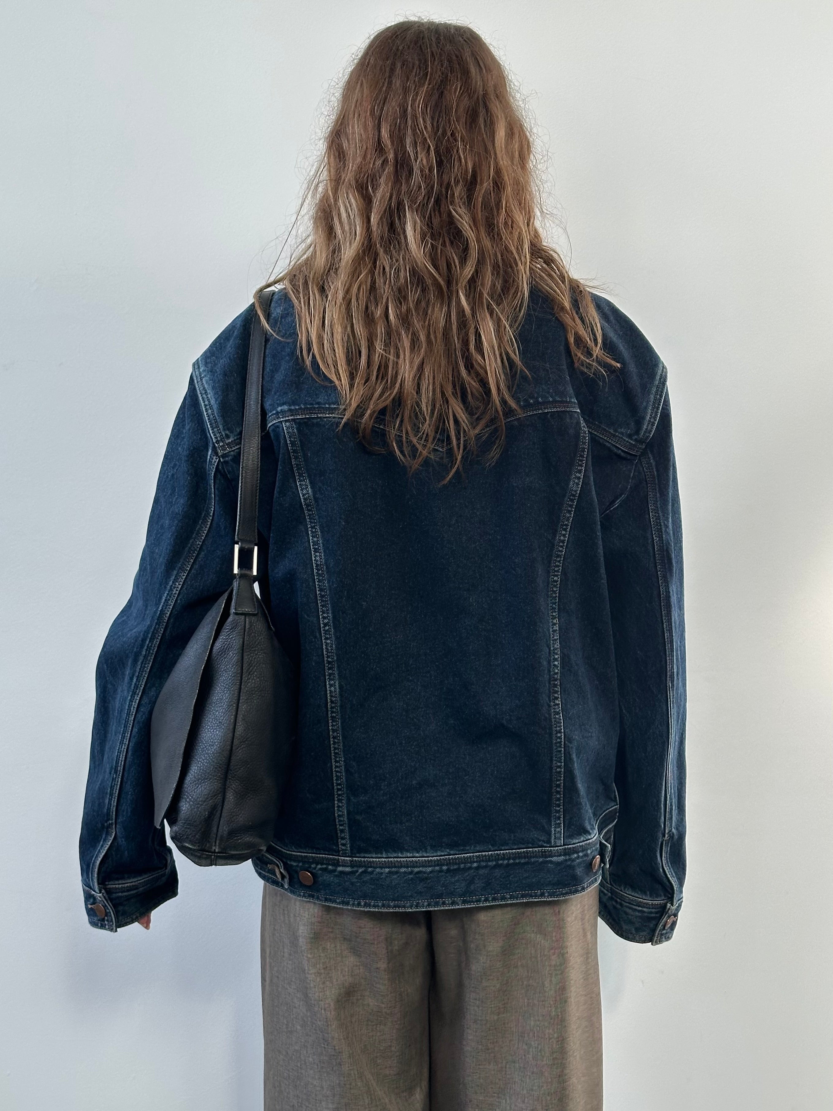 Wrangler 1990s mid wash denim jacket in XL with classic collar and button front, casual style, and vintage appeal.