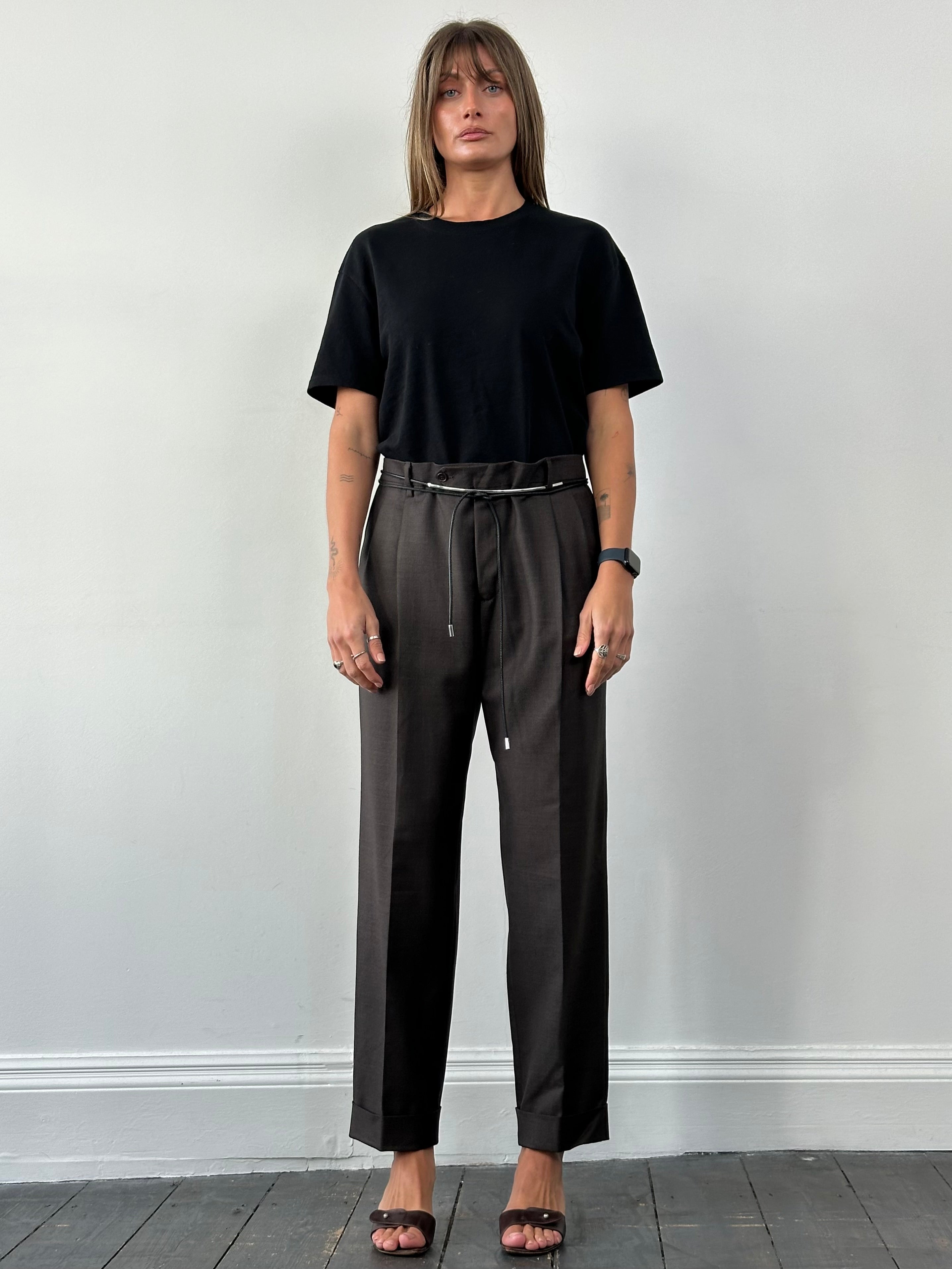 Italian Vintage pure wool mid-rise tailored trousers, size W34, featuring classic design and refined tailoring details.