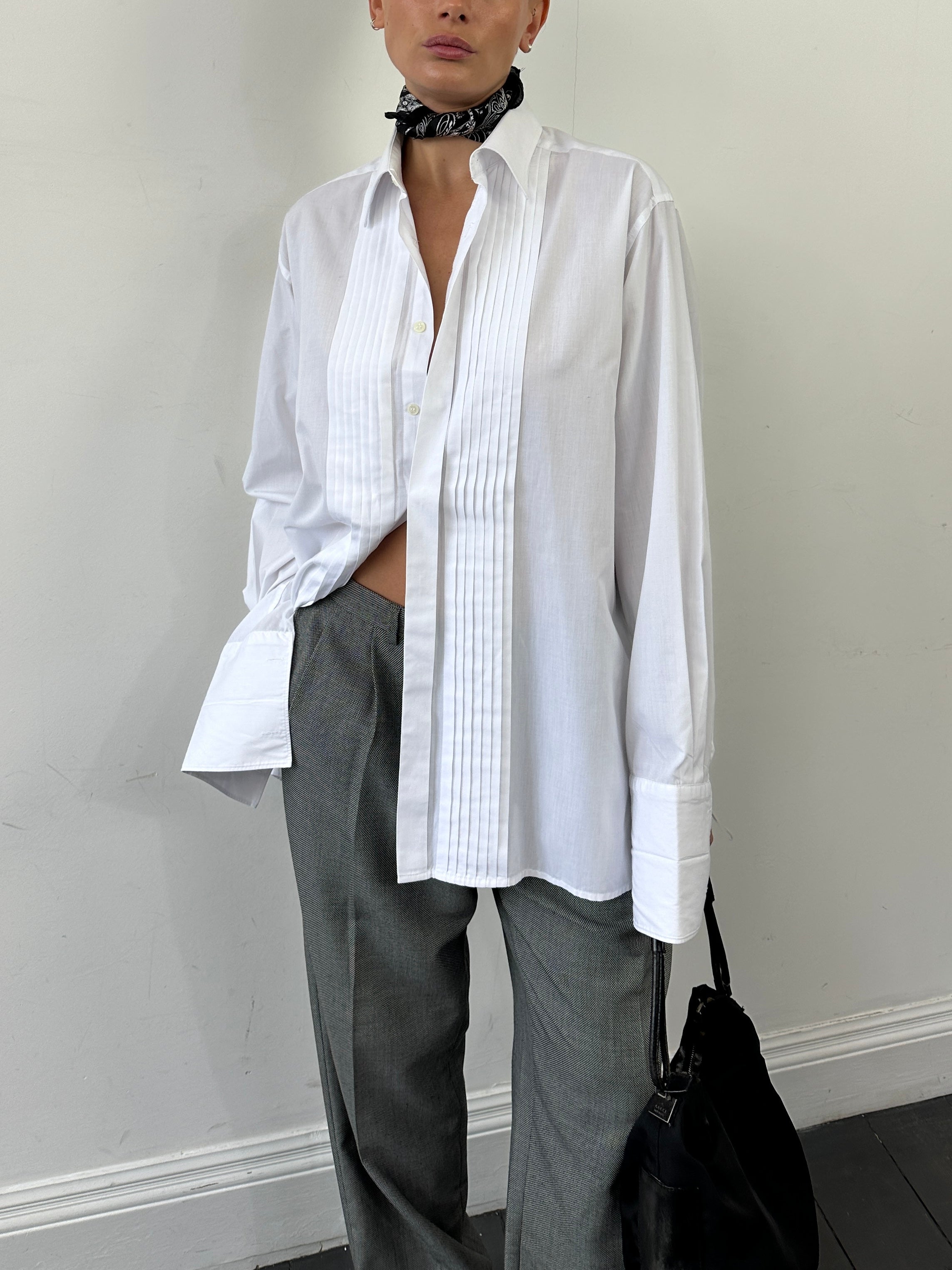 Vintage vintage pleated tuxedo shirt in XL/XXL, featuring classic design and elegant pleats, ideal for formal occasions.