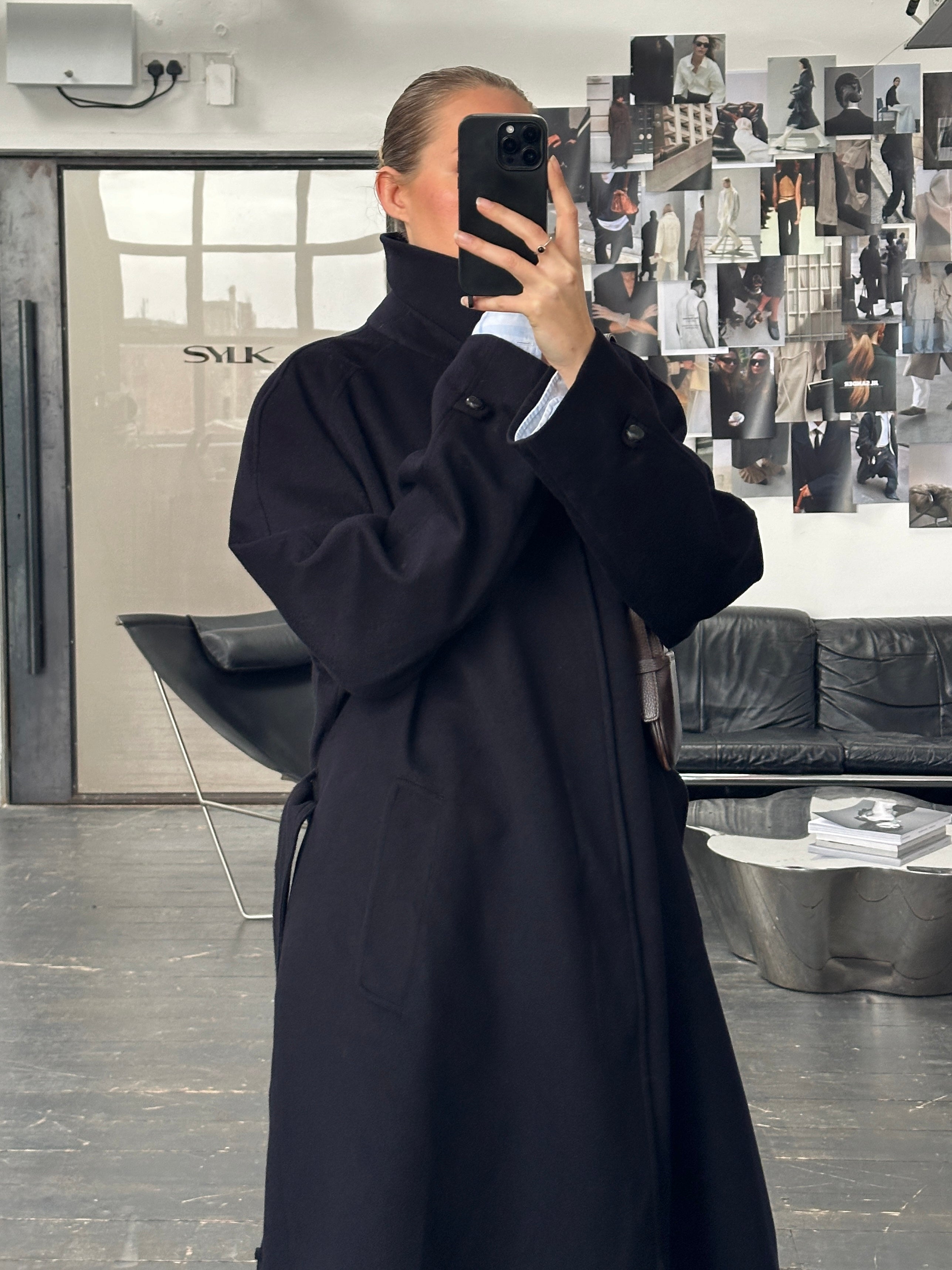 Vintage 1980s pure wool belted coat with concealed placket in XL/XXL size, featuring classic vintage style and warm fabric.