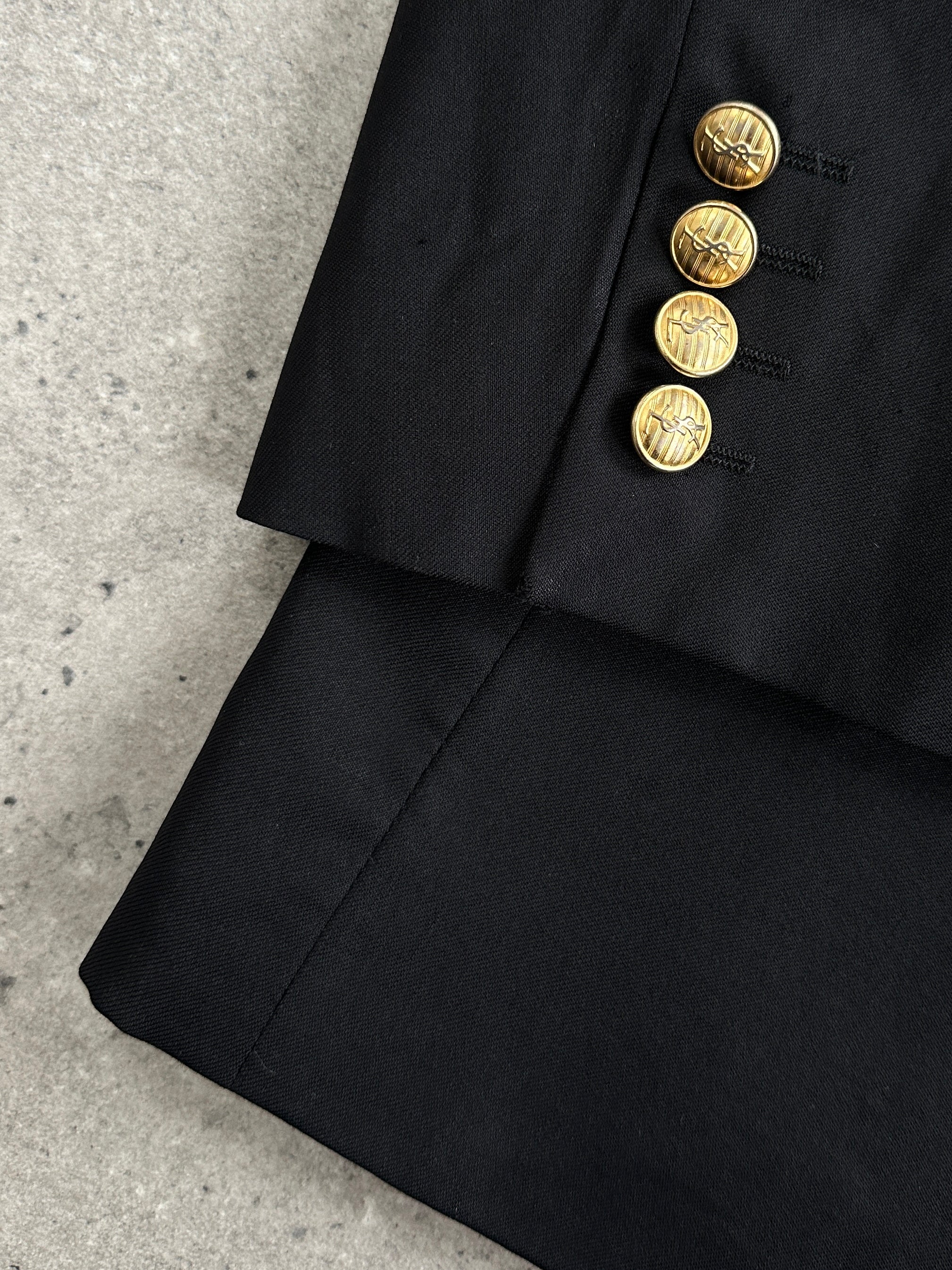 Yves Saint Laurent Pour Homme 1990s bespoke pure wool blazer in size 42R/XL, tailored fit with classic button closure.