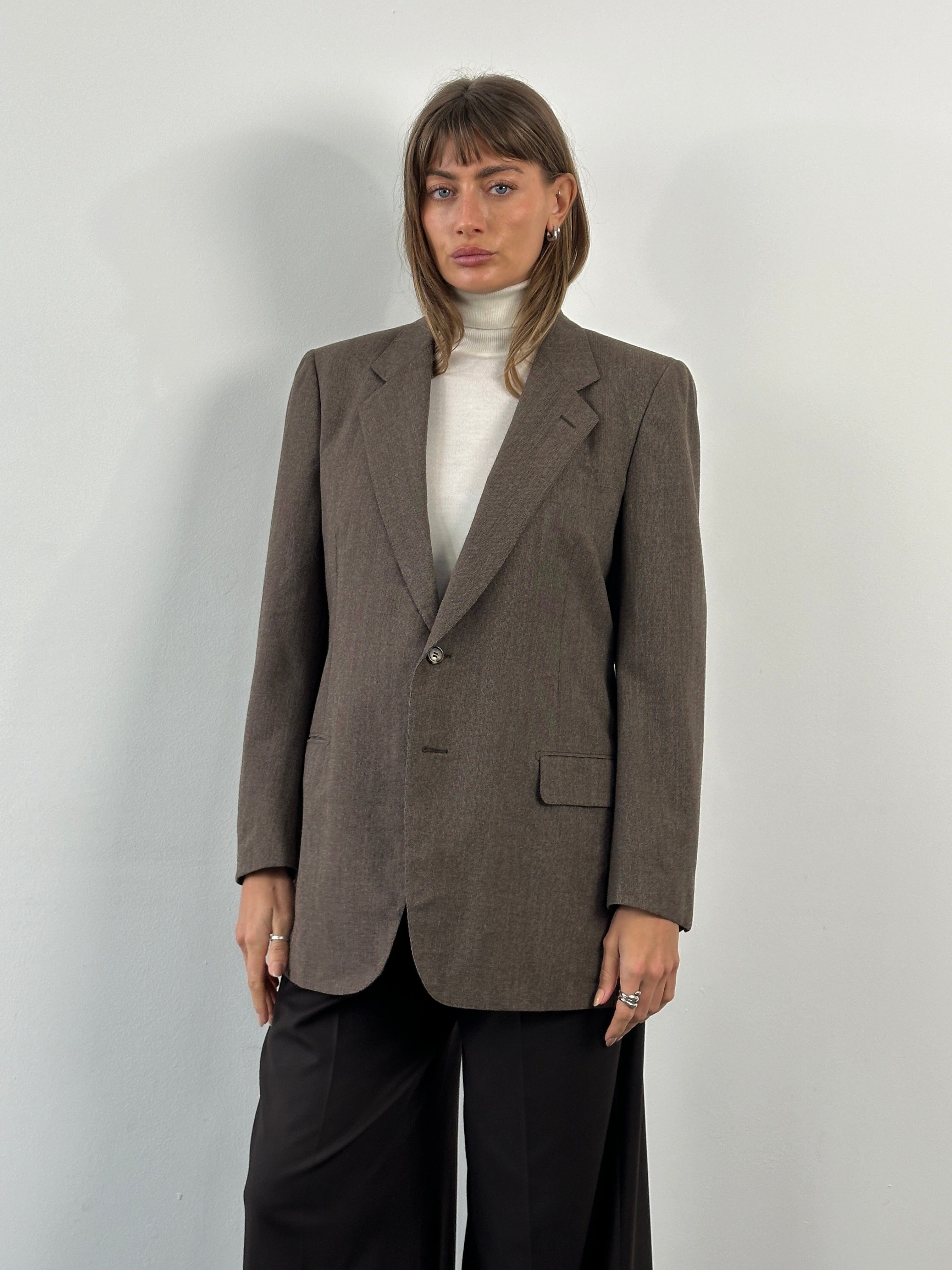 Burberry 1990s pure wool single-breasted blazer in size 42R/L, classic tailored design with button closure and structured fit.