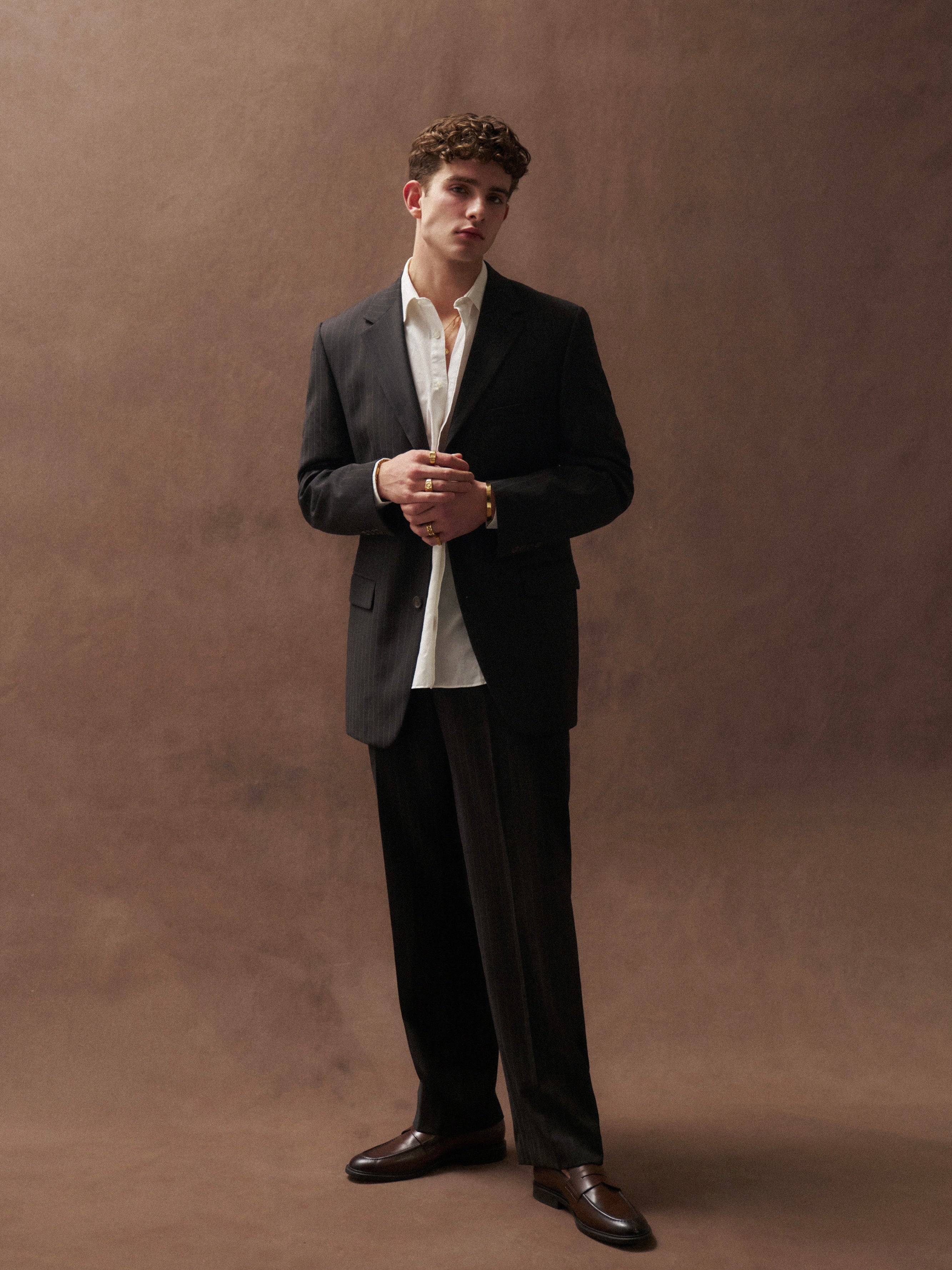 Yves Saint Laurent Pour Homme pinstripe pure wool single-breasted suit in size 40R/W32, displayed on a mannequin.