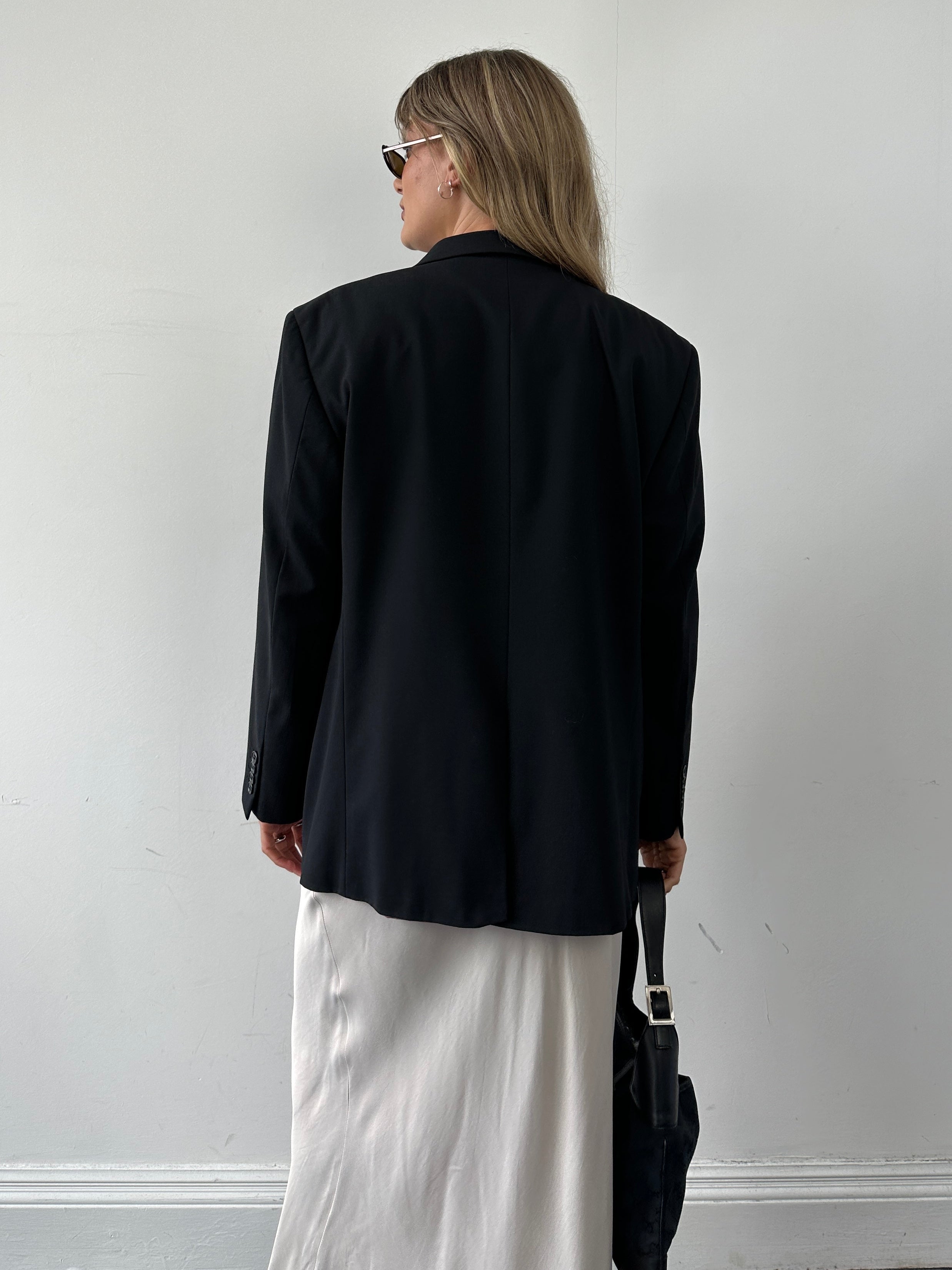 Vintage single-breasted wool blazer in size M/38S, tailored fit with classic lapels, shown on a hanger.