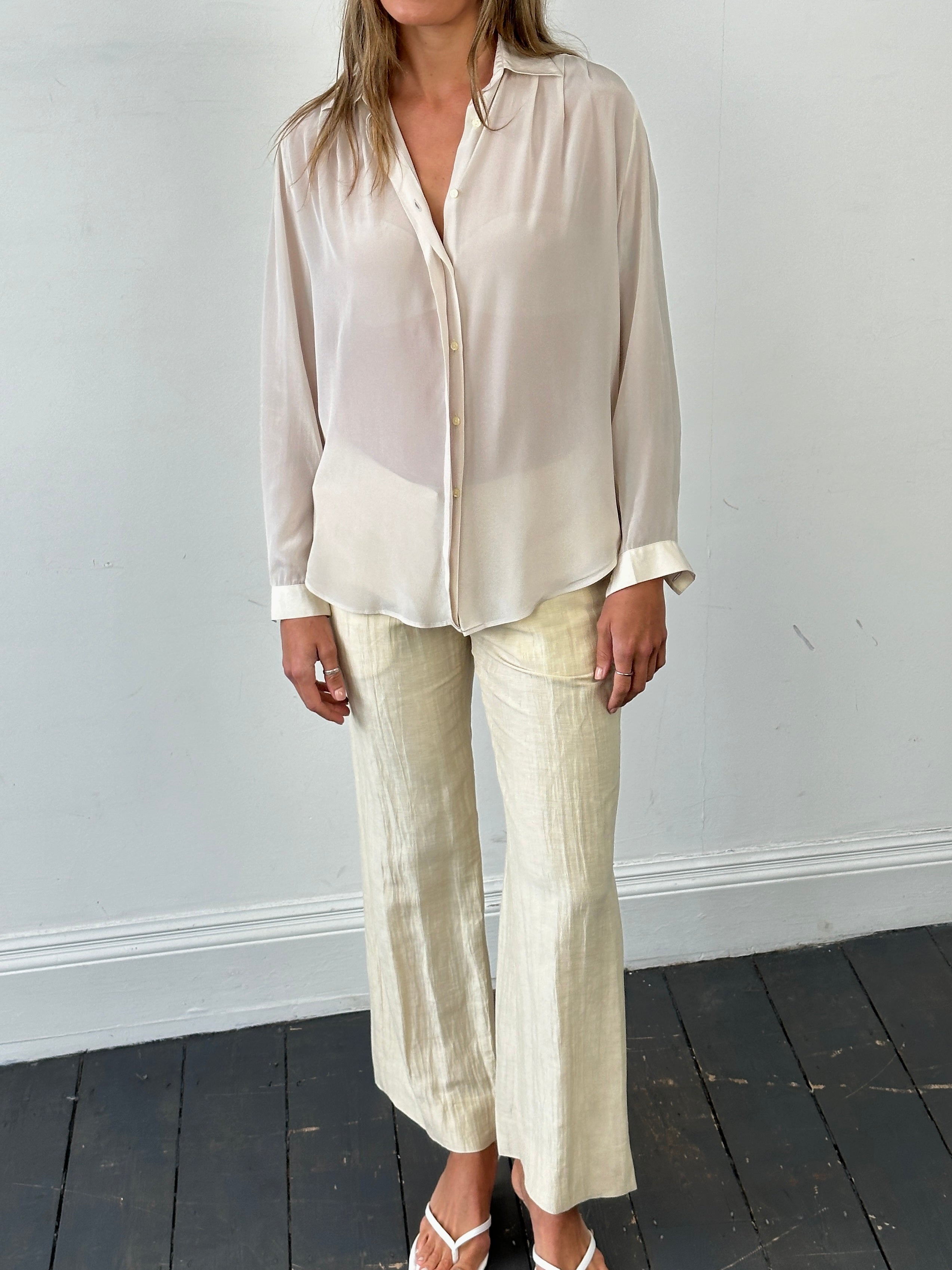 Vintage Italian silk pleated shirt with concealed placket, size M, featuring elegant design and fine craftsmanship.
