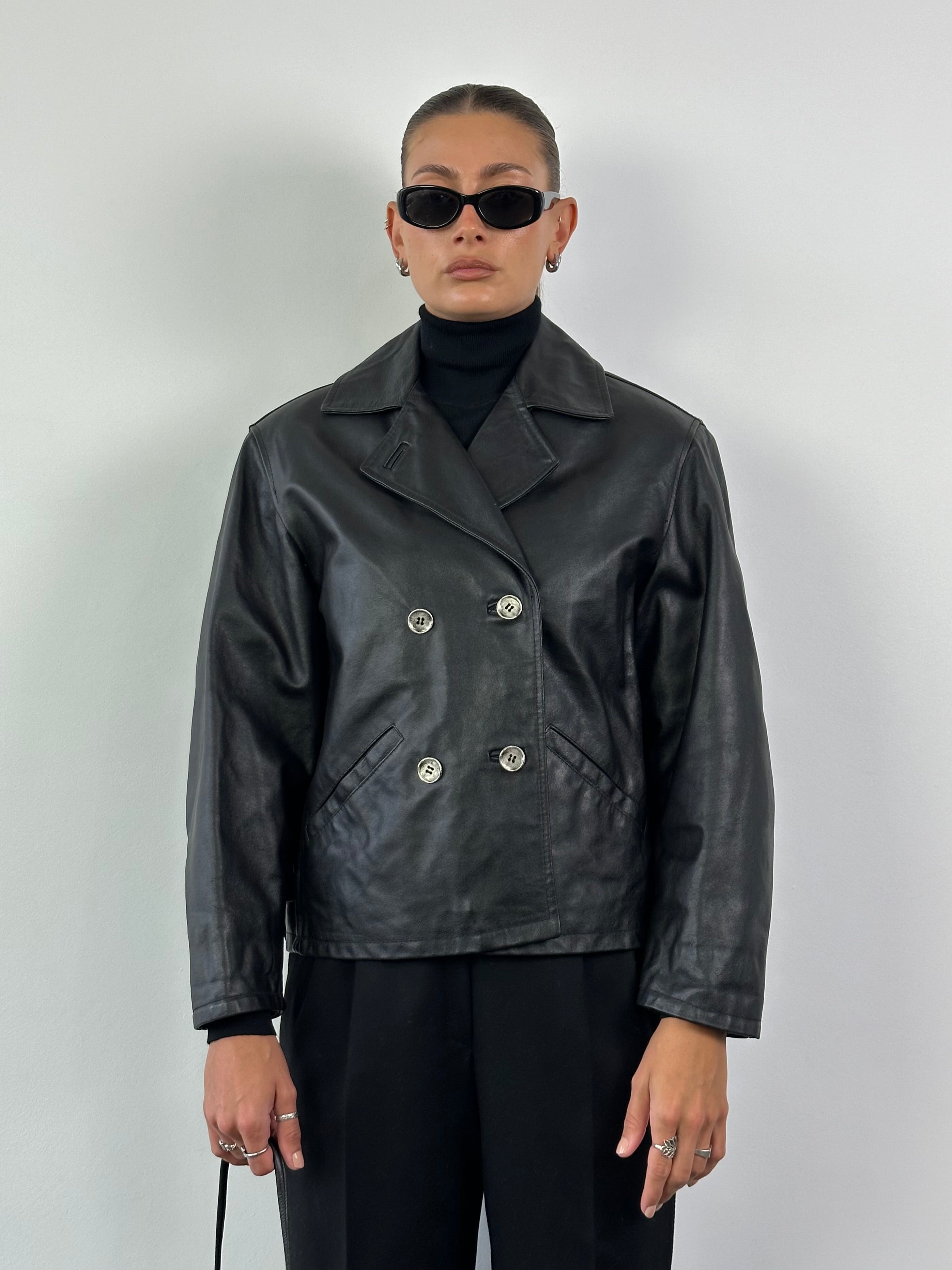 Vintage Italian vintage cropped double-breasted leather jacket in size M, featuring classic design and quality craftsmanship.