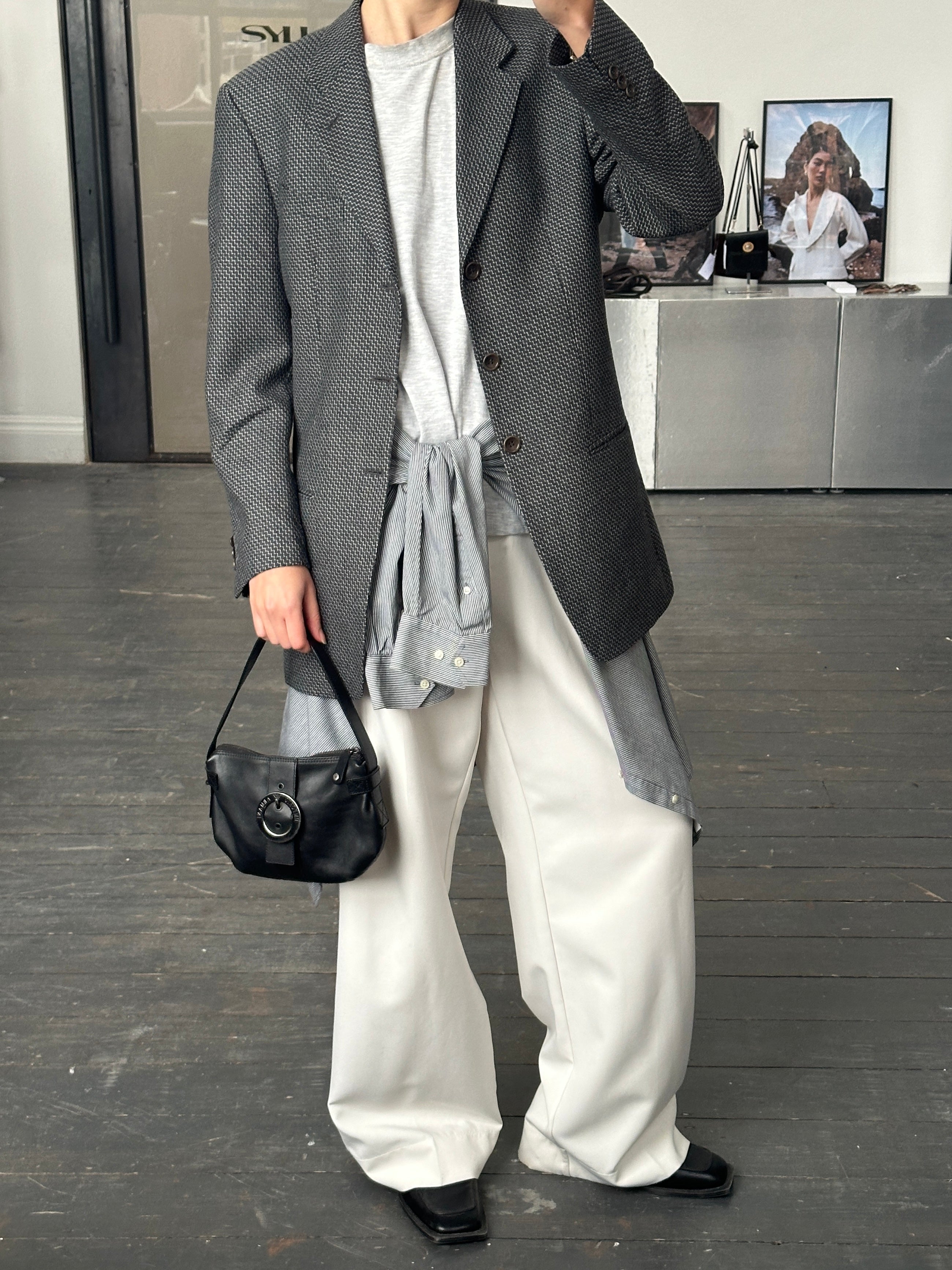 Armani Collezioni 1990s pure wool woven blazer in size 38R/M, tailored with a classic fit and detailed stitching.