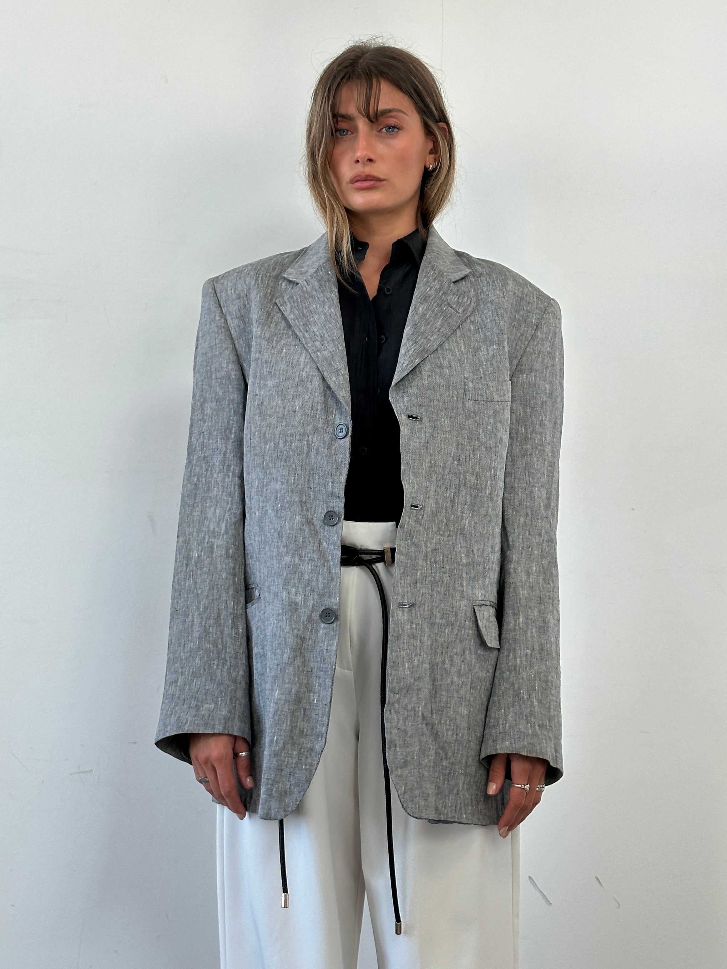 Italian Vintage Linen single-breasted blazer in lightweight fabric, size 44R/XL, featuring classic design and textured linen material.