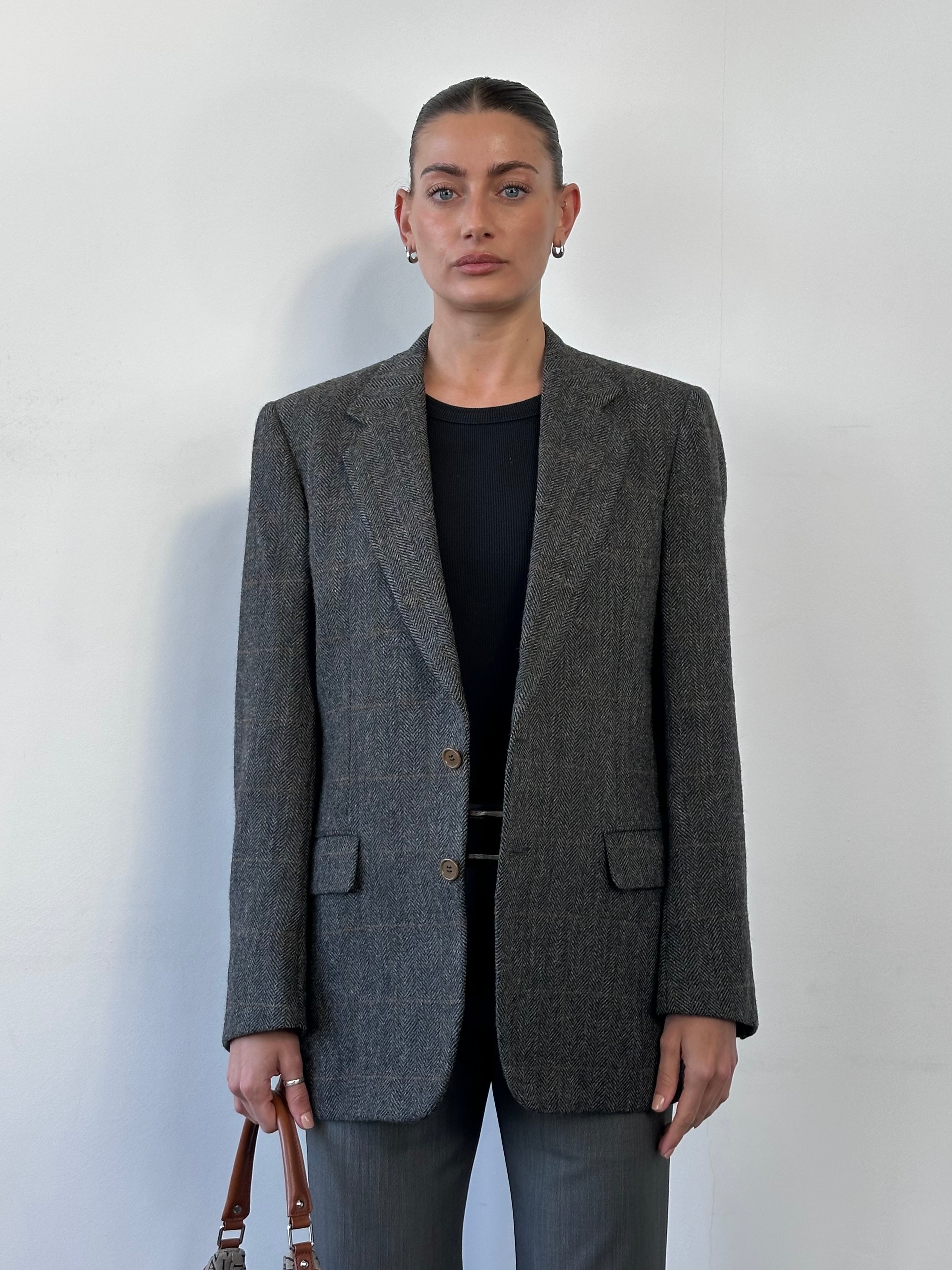 Burberry tweed pure wool single-breasted blazer in size 40R/L, tailored fit with classic check pattern and structured collar.