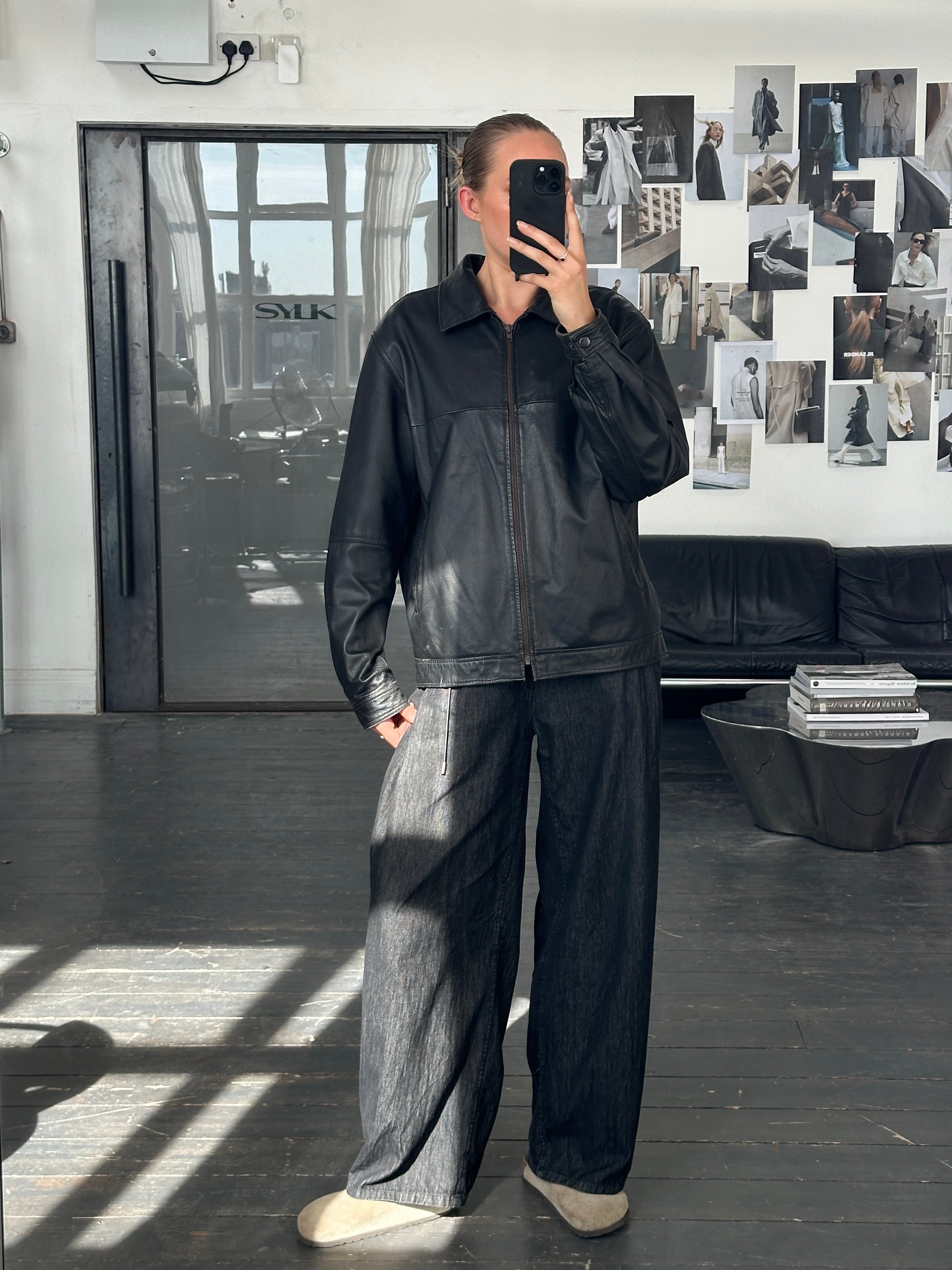 Vintage 1990s minimal leather jacket in size L/XL, classic black leather with sleek design and vintage detailing.