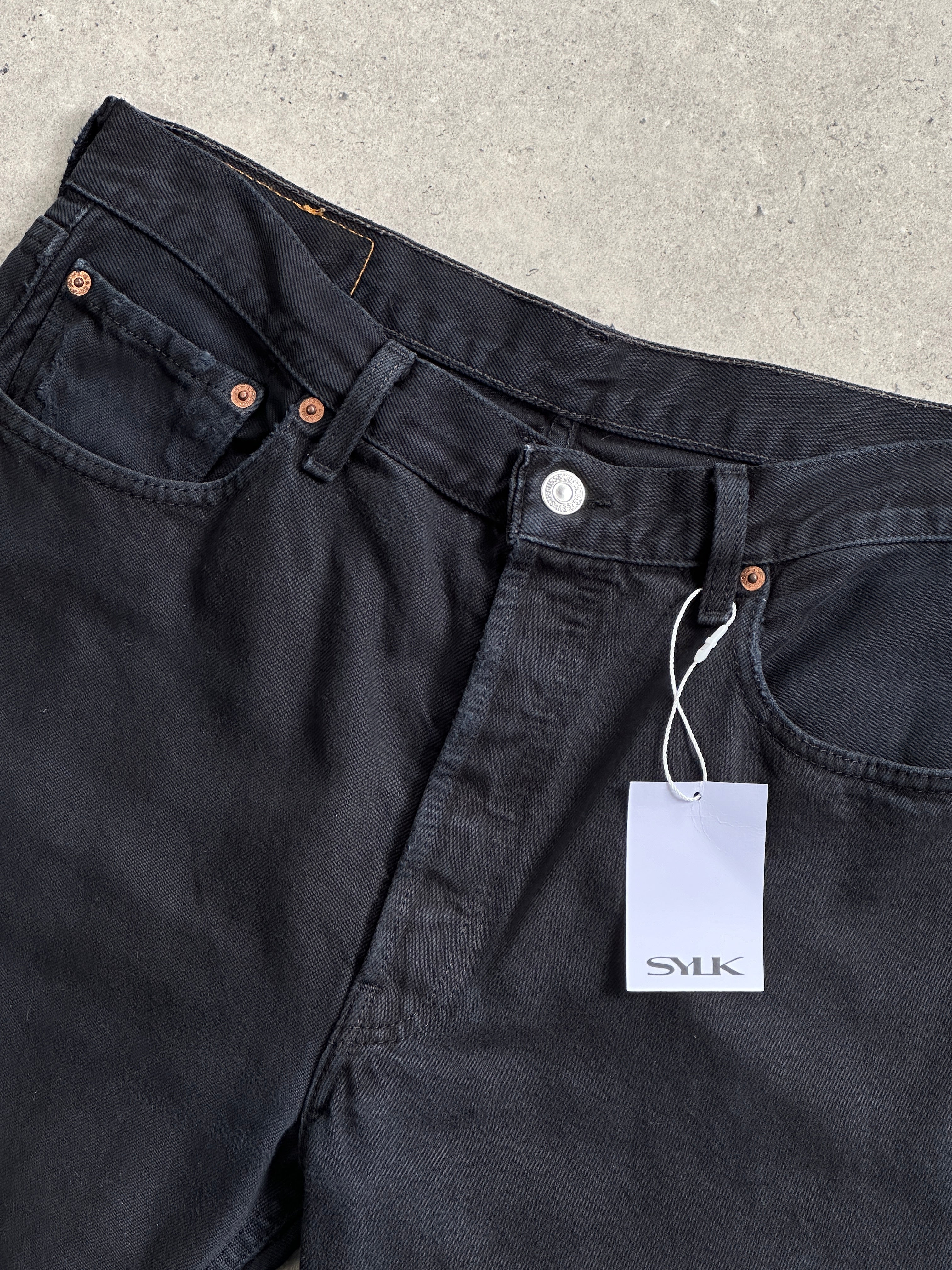 Levi’s 501 straight leg high-waisted denim jeans in W32, showing classic blue wash, front and back view with belt loops and pockets.