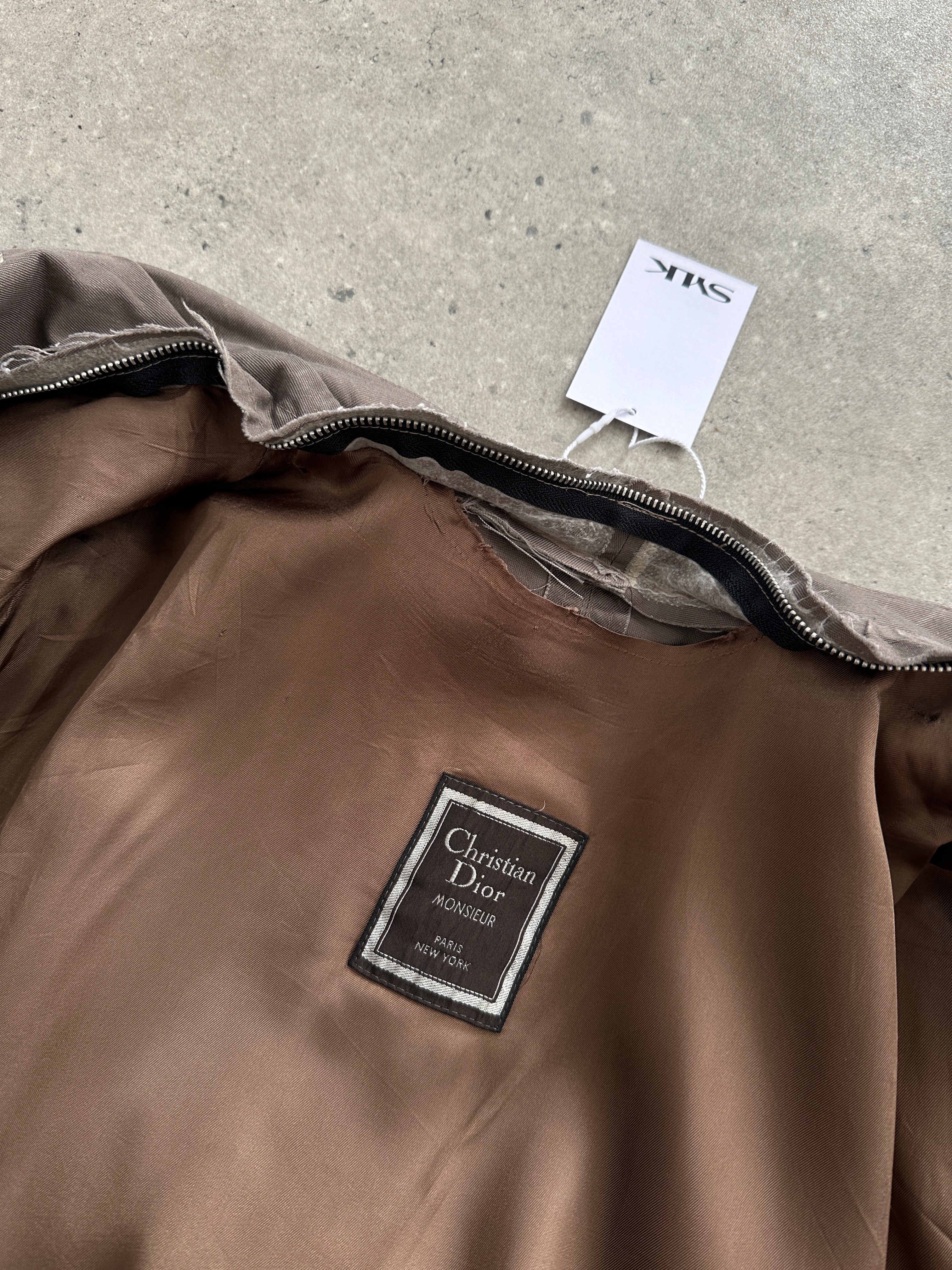 Christian Dior Monsieur double-breasted belted trench coat in XL, featuring classic design and tailored fit.