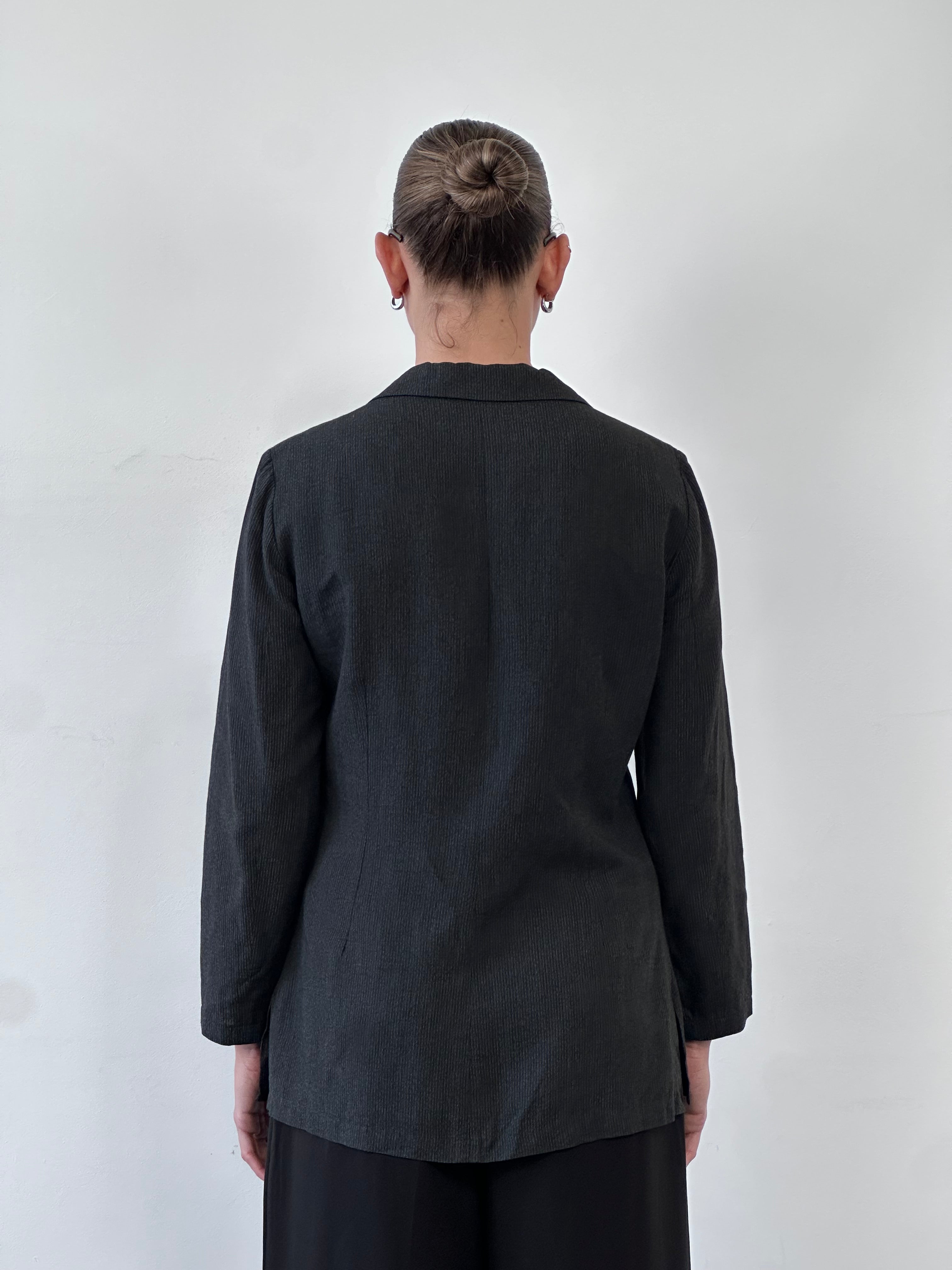 Max & Co unlined single-breasted blazer in navy, tailored fit with notch lapels and long sleeves, displayed on a hanger.