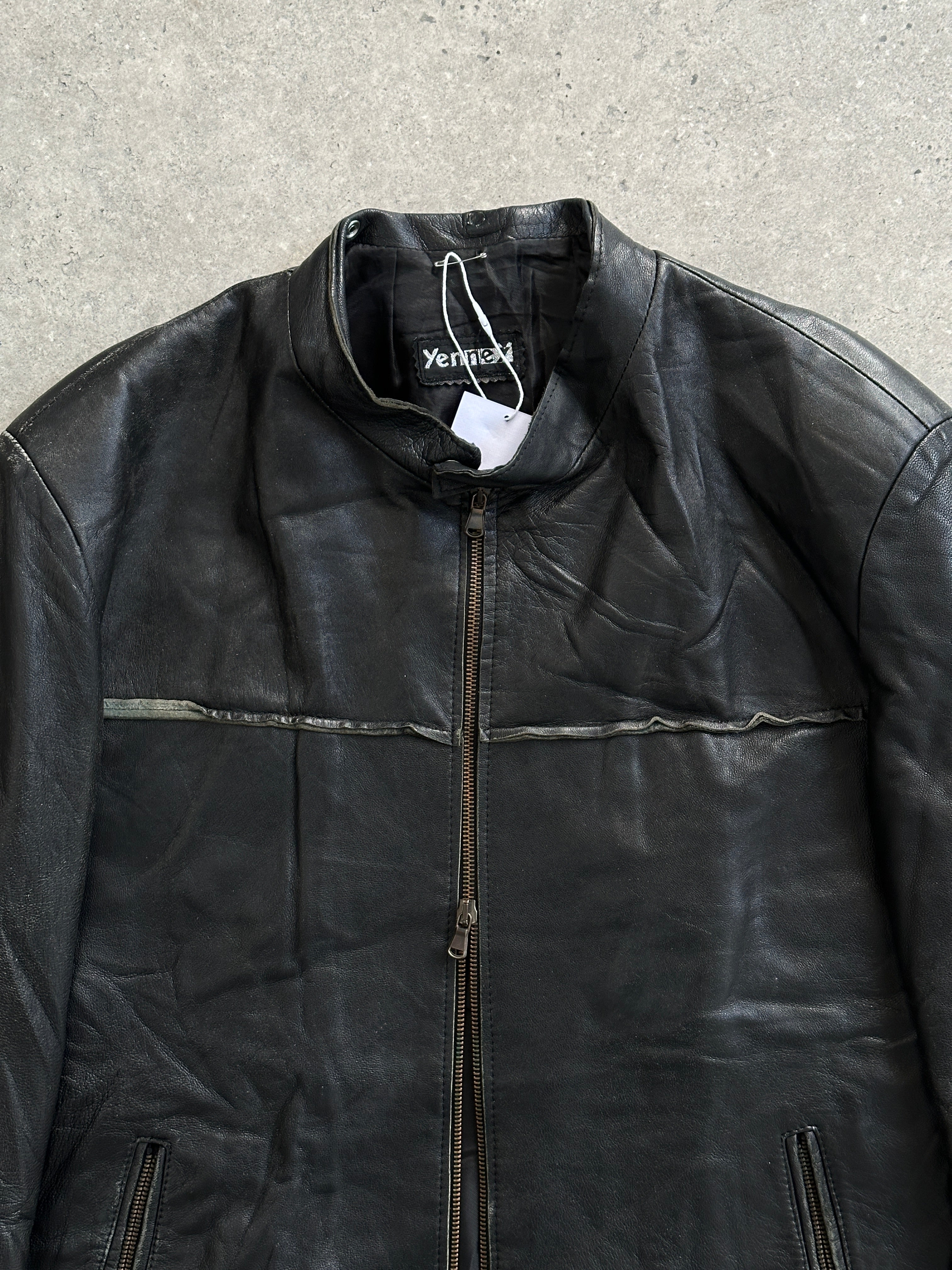 Vintage Italian double zip leather jacket in size M, stylish vintage men's jacket with classic design and quality leather.