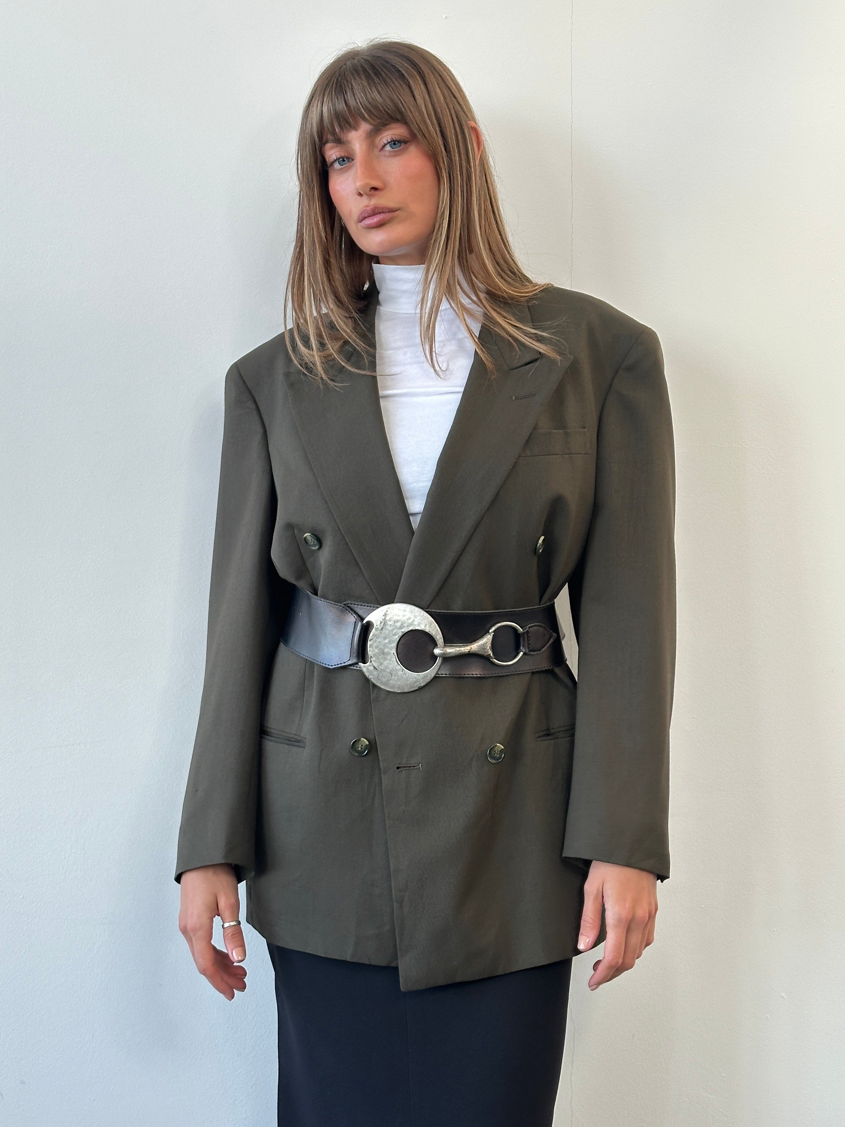 Vintage 1990s chunky leather belt with wear-resistant finish, size W36, featuring classic vintage style and textured leather details.