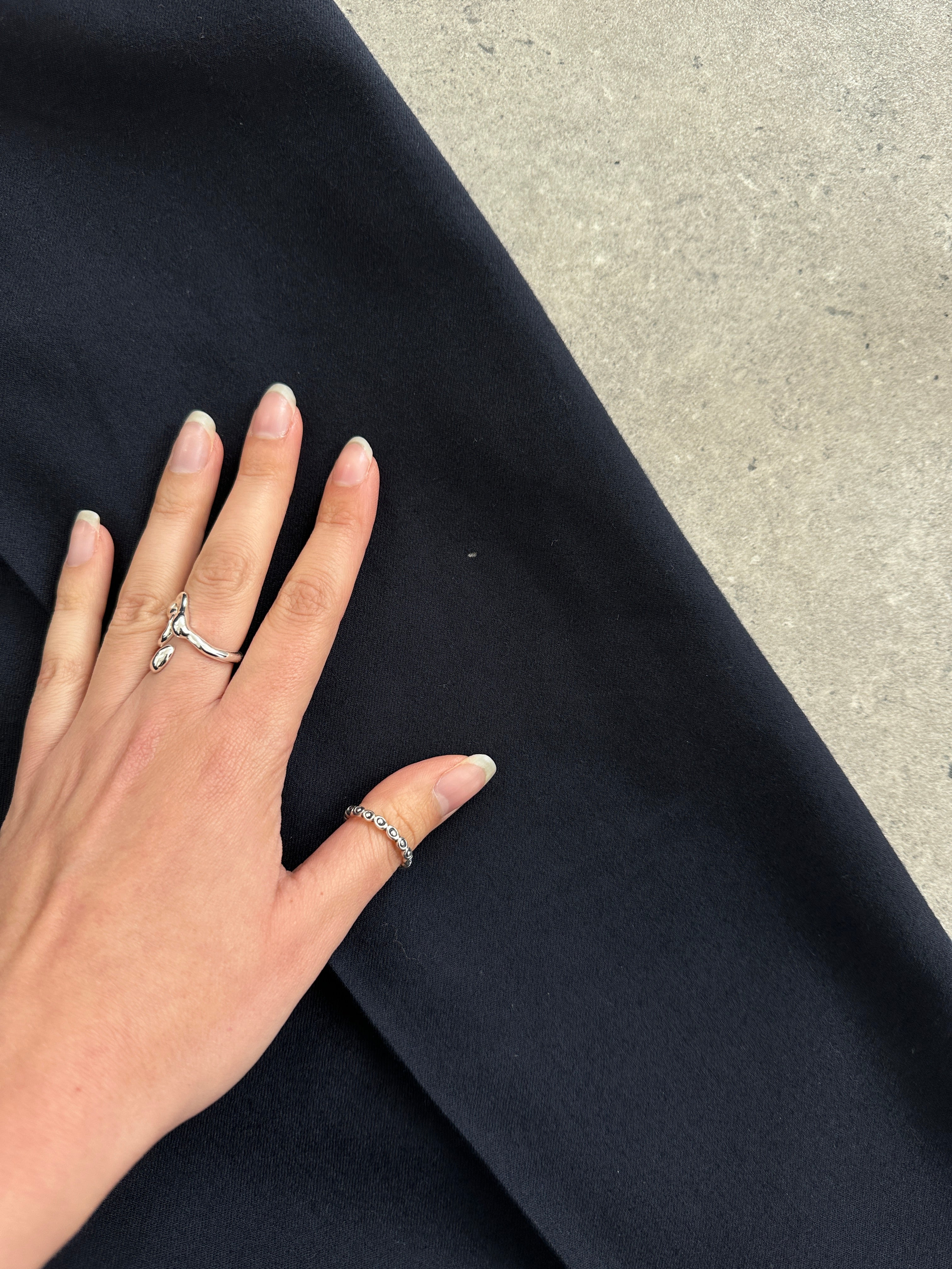 Vintage pure wool tailored trousers with straight legs in size W32, showcasing a classic and refined fit.