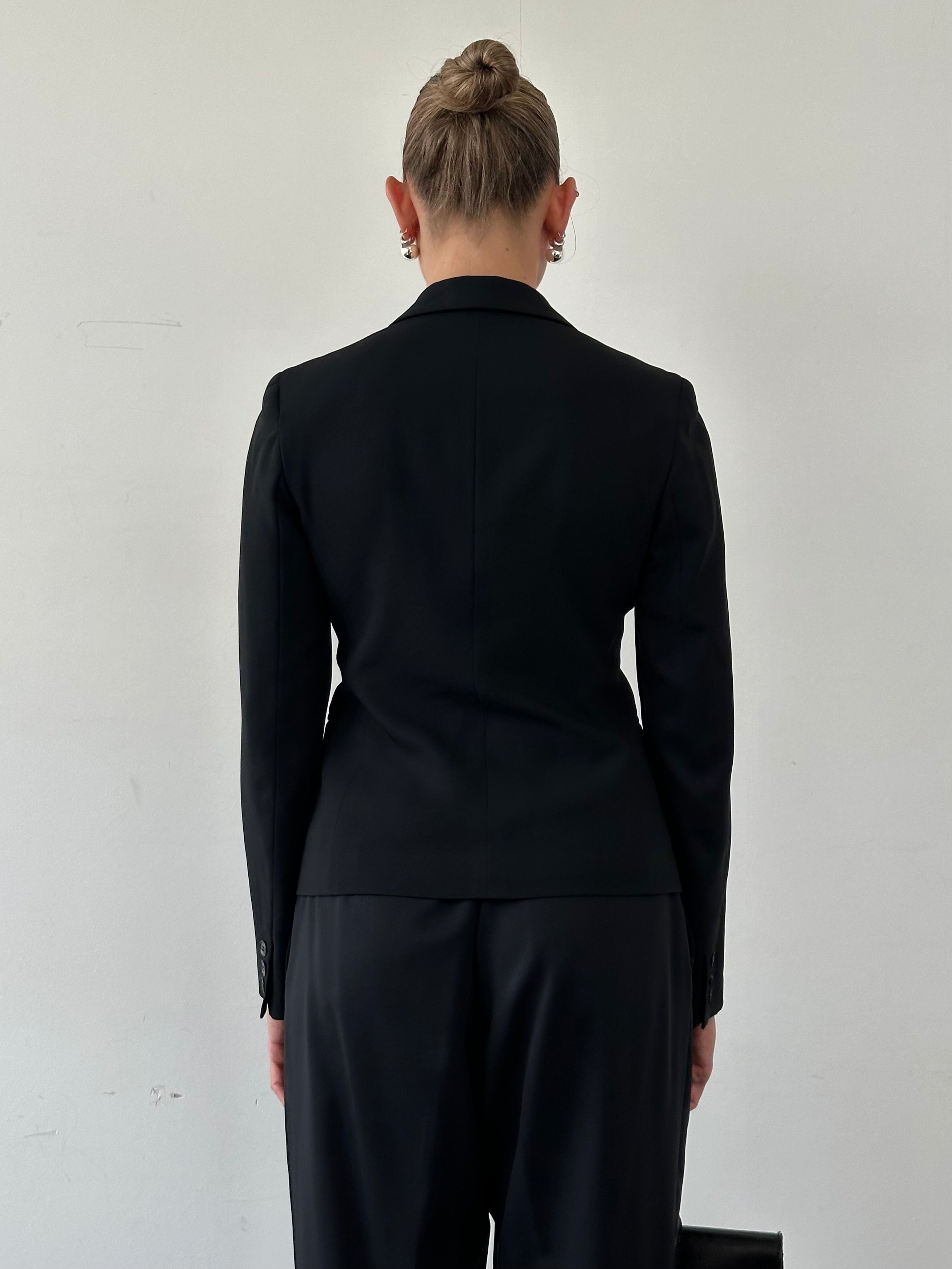 Max Mara pure wool fitted blazer in XS/S size, tailored with a classic lapel and sleek design, shown on a mannequin.