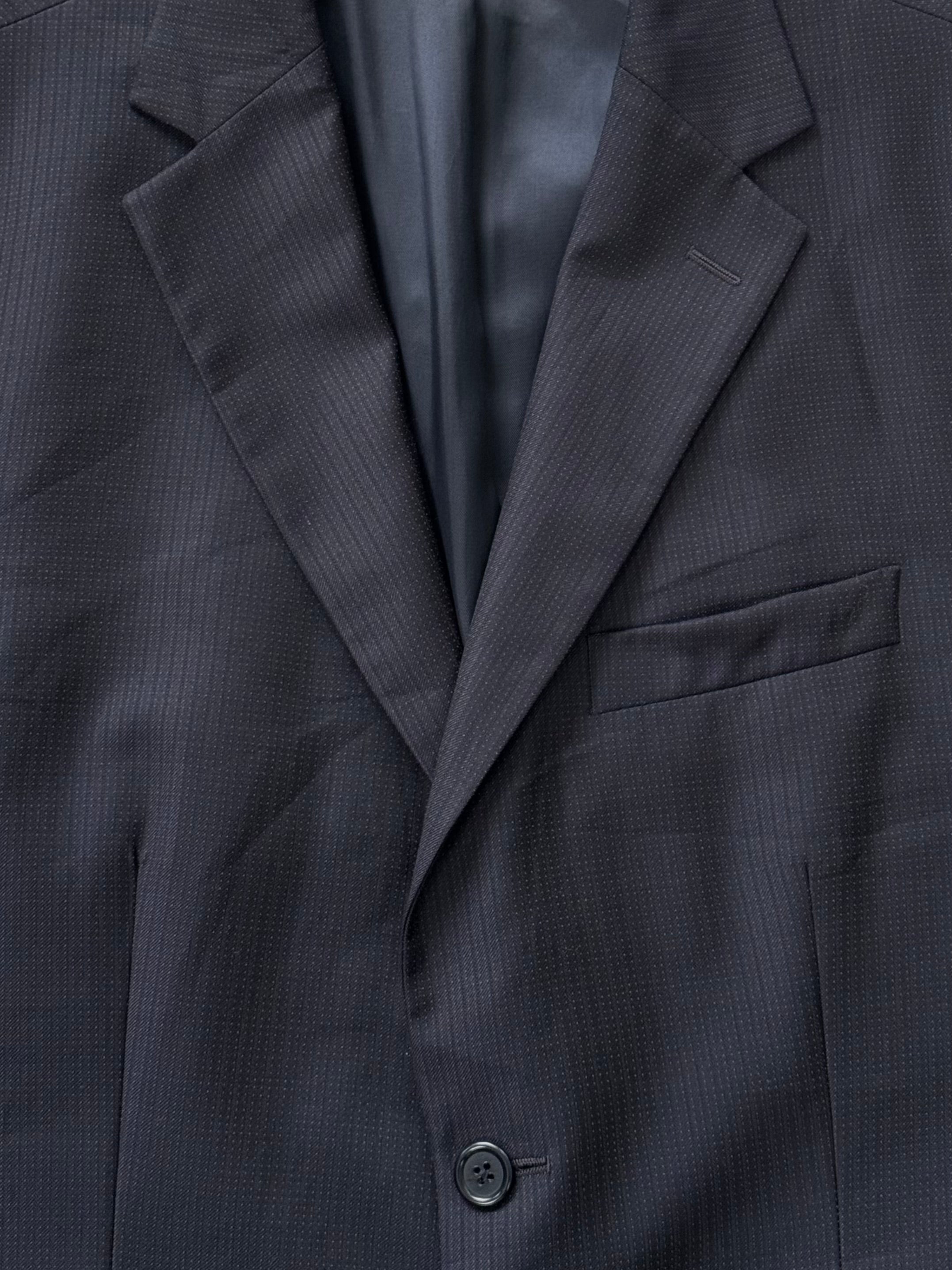 Loro Piana 1990s pure wool single-breasted blazer in size 42R, navy blue, tailored fit, with classic lapels and button closure.