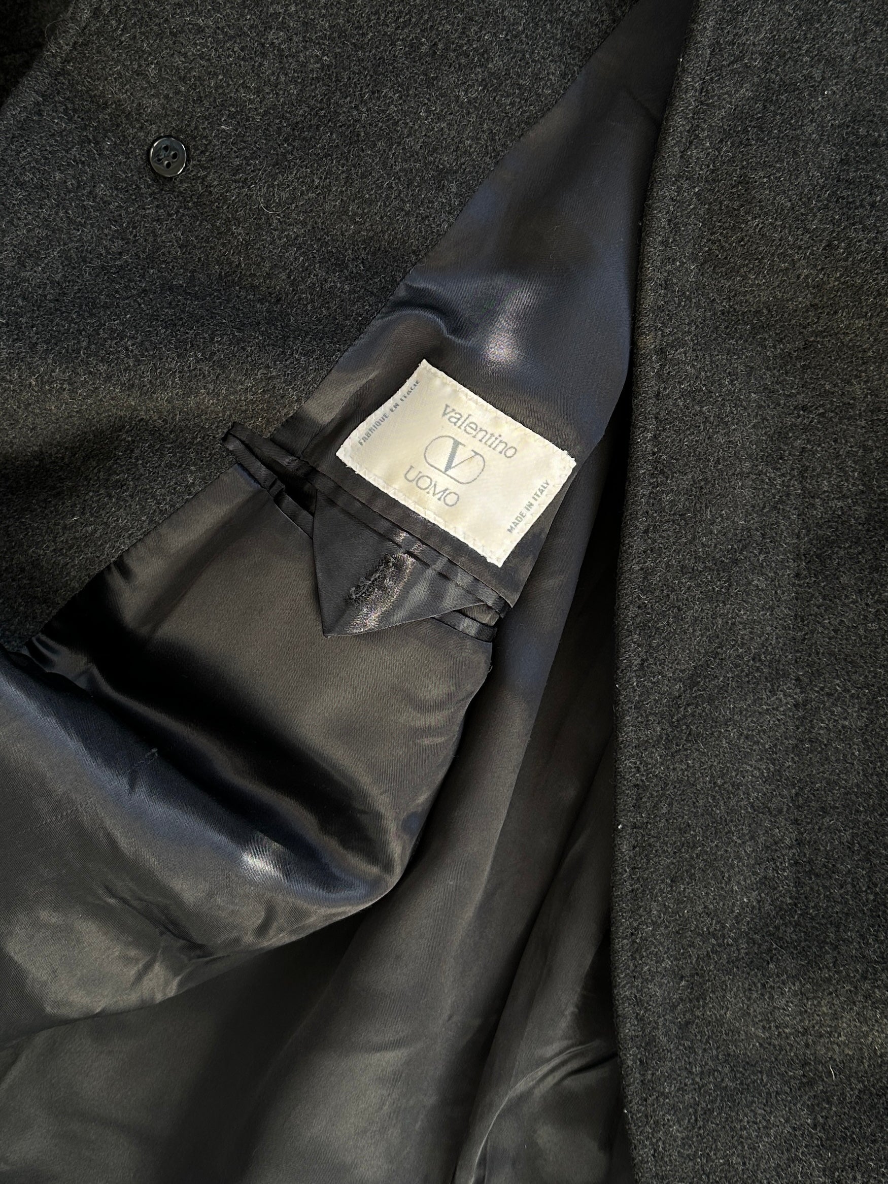 Valentino pure wool single-breasted coat with concealed placket in XXL, showcasing classic design and tailored fit.