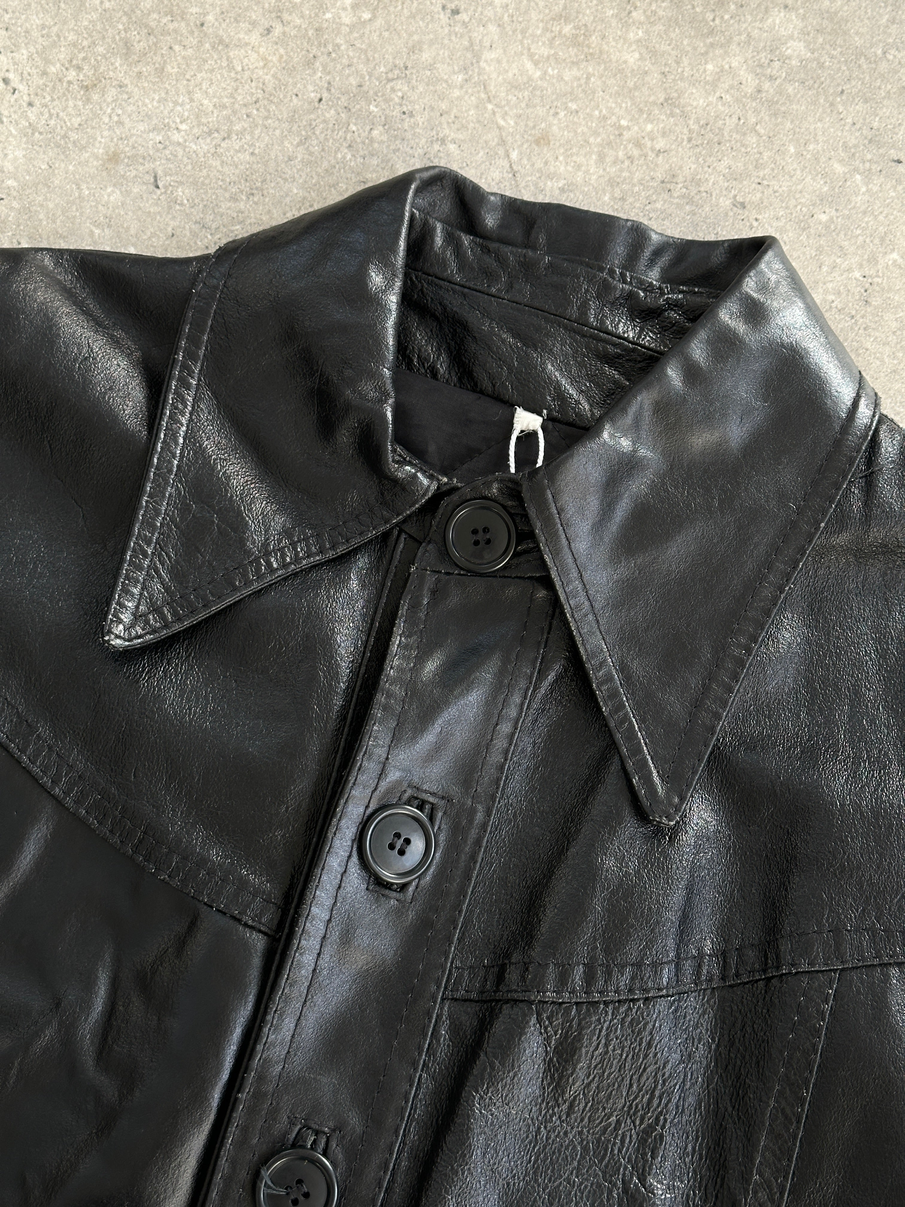 Vintage Italian leather jacket with dagger collar, size large, featuring a classic vintage design and detailed craftsmanship.
