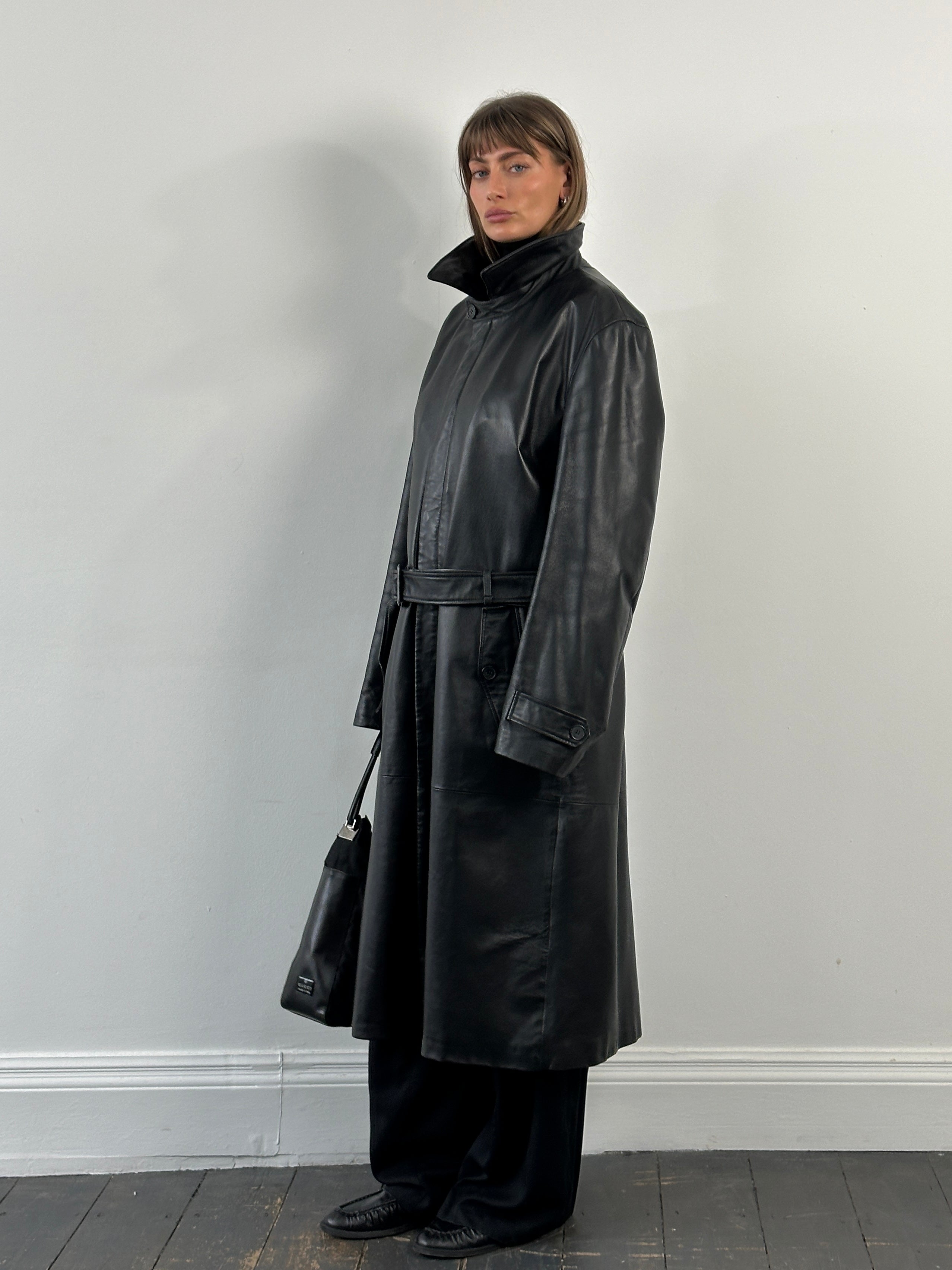 Conbipel 1990s leather belted trench coat in XL, stylish leather jacket with belt and classic design, front view.