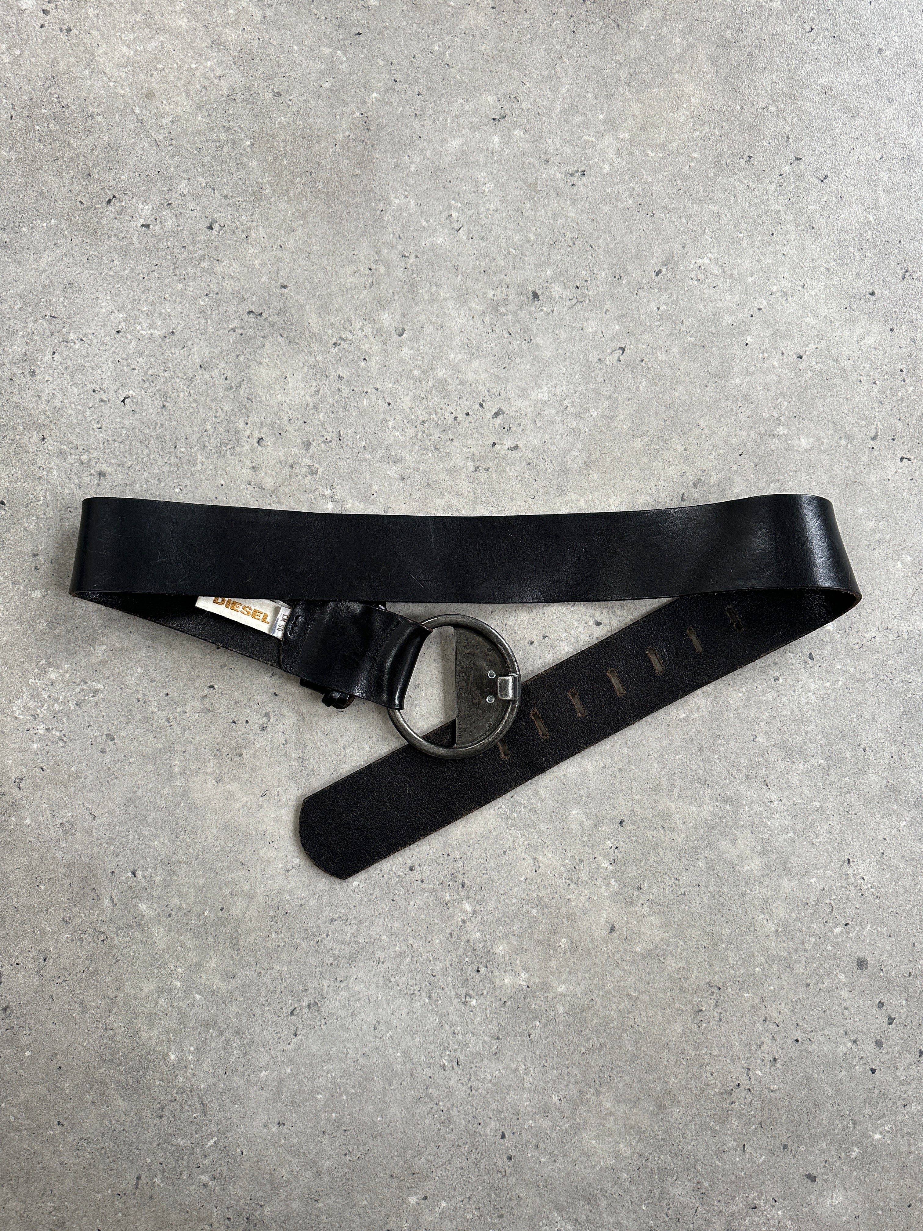 Diesel 1990s chunky logo leather belt, W32-38, featuring bold branding and classic black leather with metal buckle.