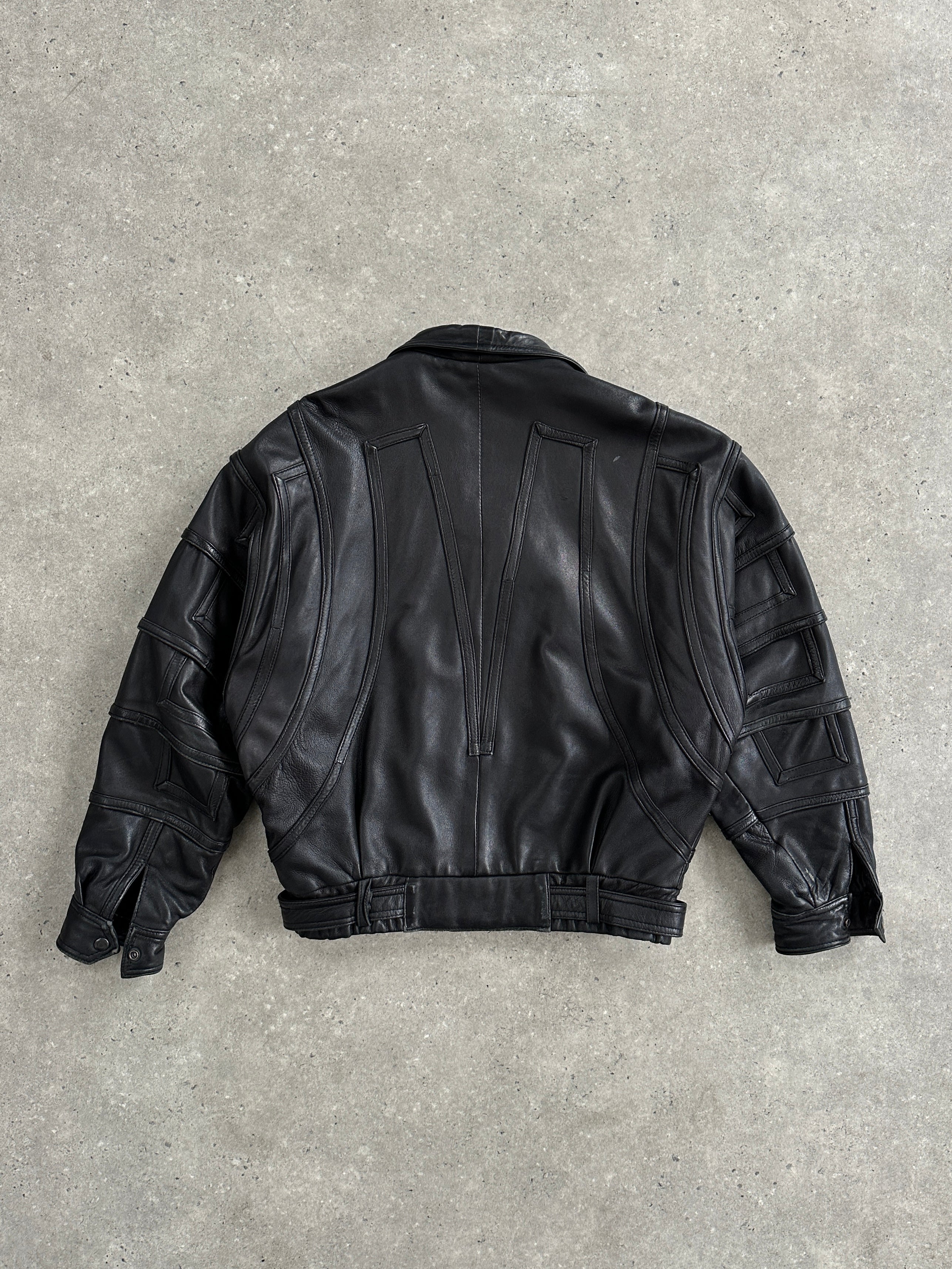 Vintage leather jacket in size M, featuring classic design and durable leather construction, displayed on a neutral background.