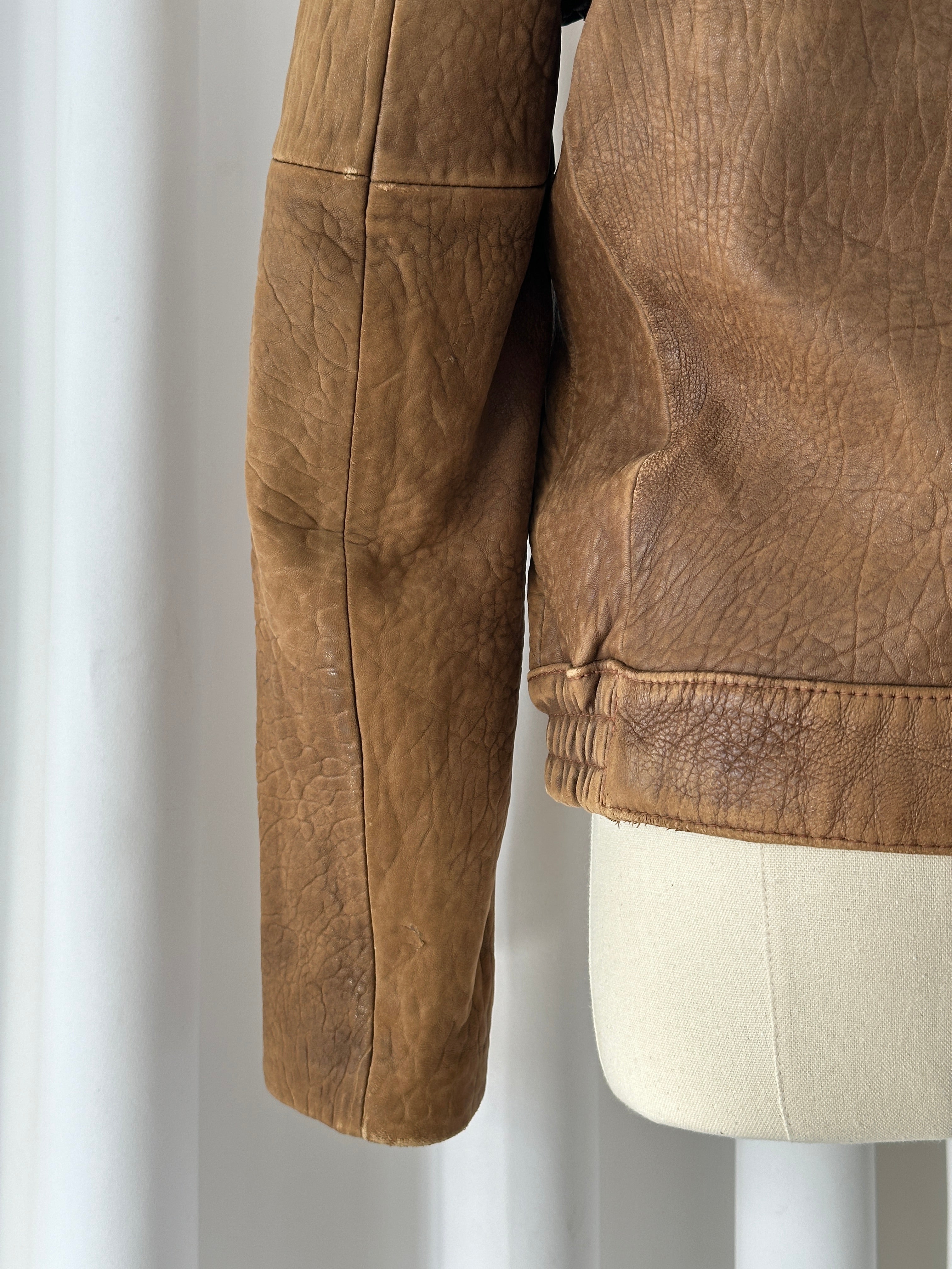 Vintage USA 1980s leather bomber jacket in XS/S, featuring classic design and authentic distressed leather.