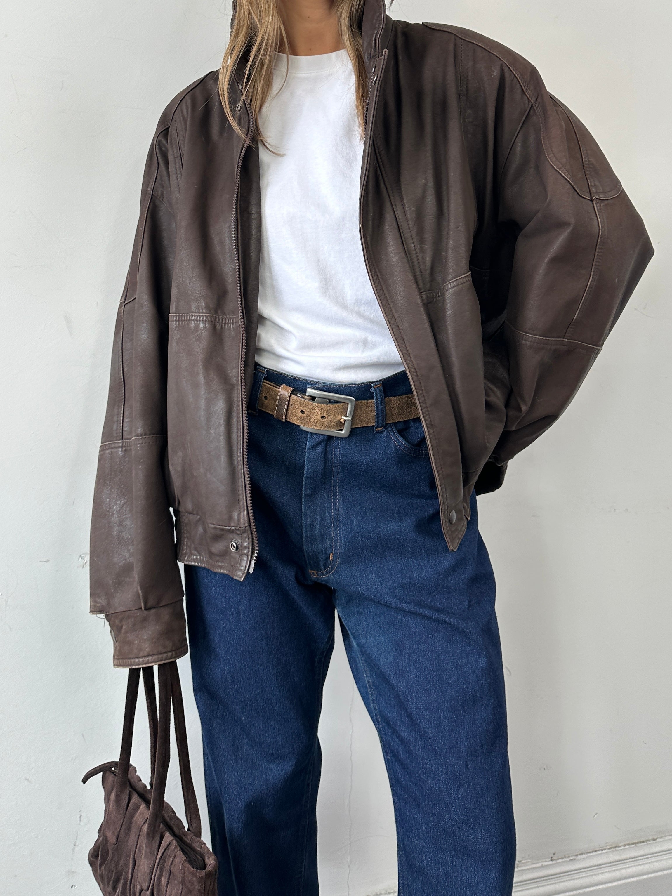 Vintage leather bomber jacket in XL size with classic design, featuring a rugged look and detailed stitching.