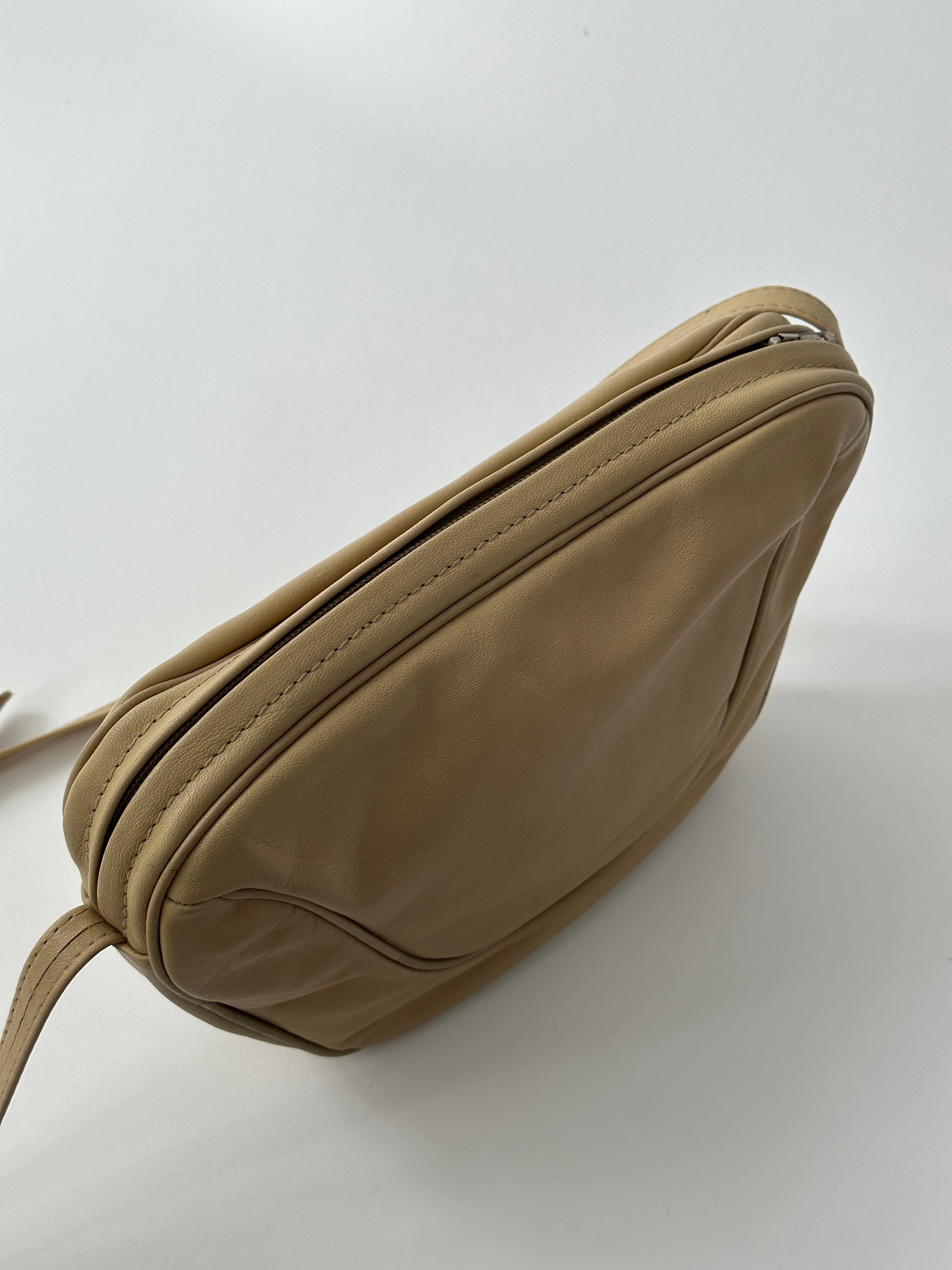 Vintage faux leather crossbody bag with adjustable strap and classic design, perfect for casual and stylish everyday use.