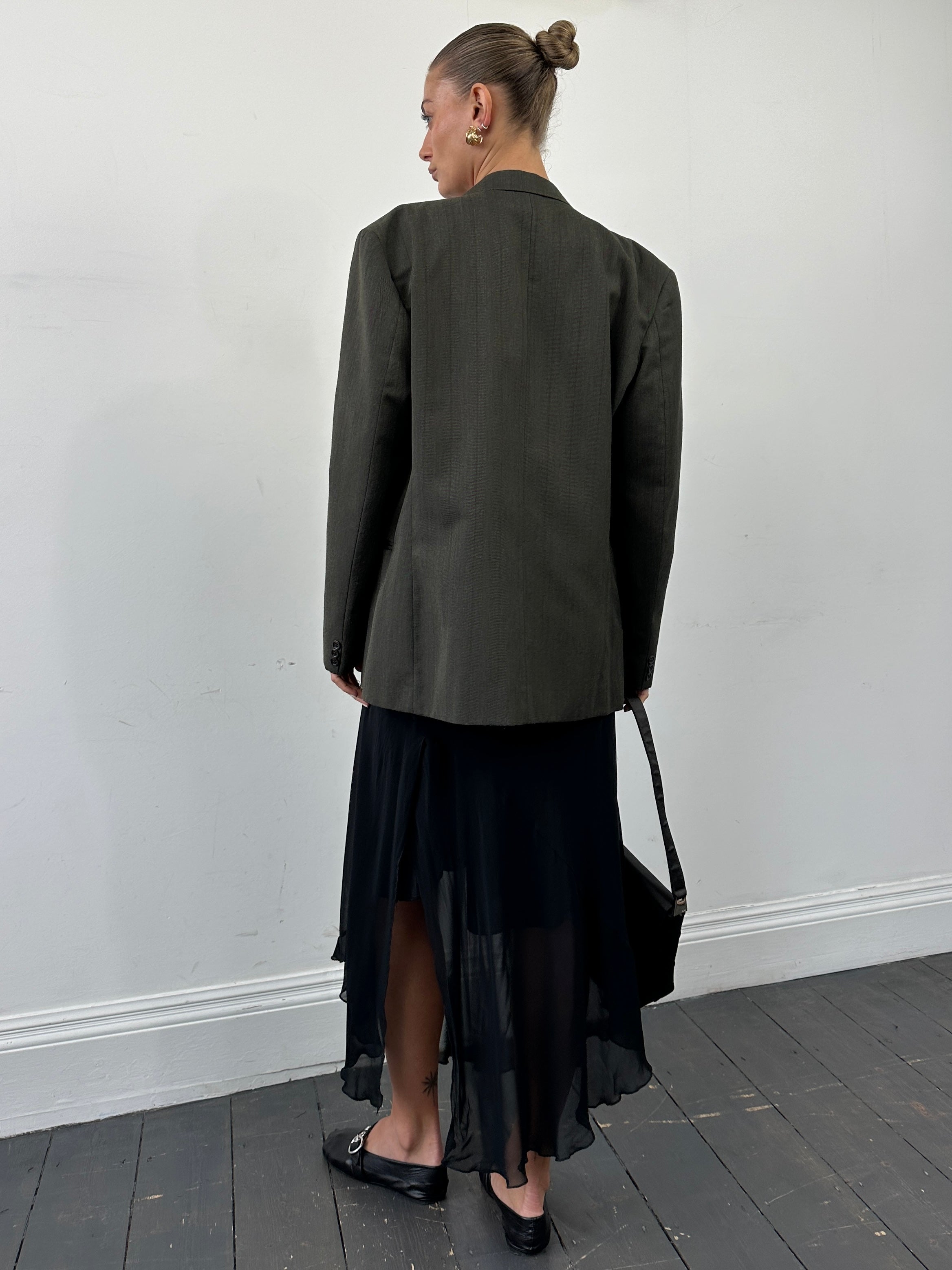 Vintage British double-breasted blazer in size 40R, tailored with classic lapels and structured fit, showcasing timeless vintage style.
