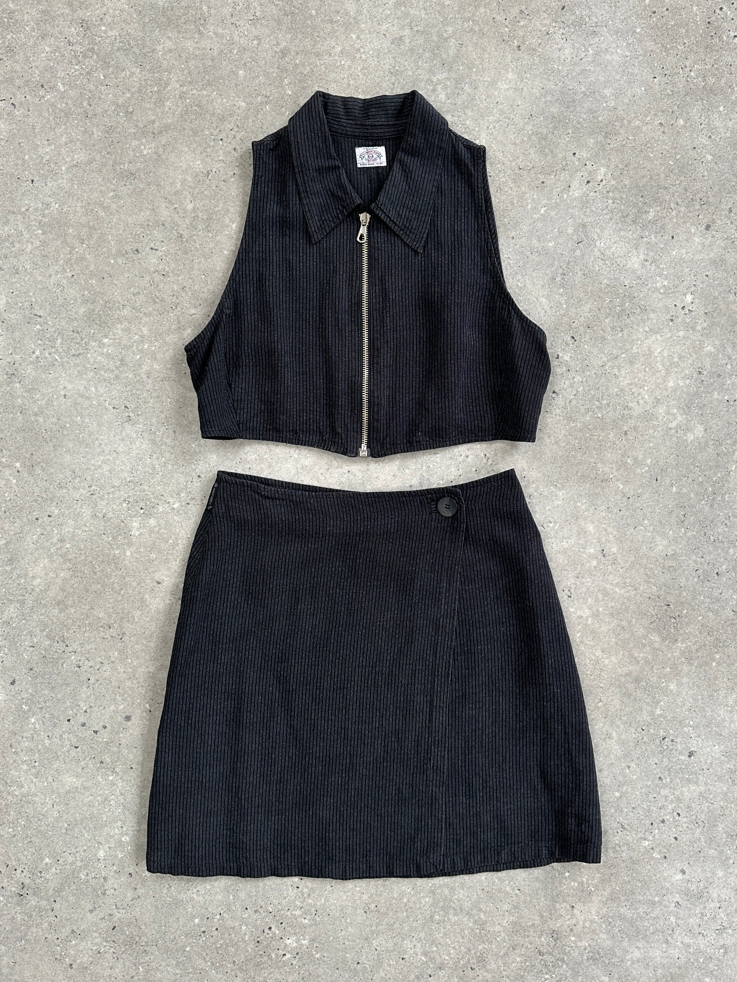 Armani Jeans linen stripe two-piece skirt set with a matching skirt and top, featuring a stylish striped pattern.