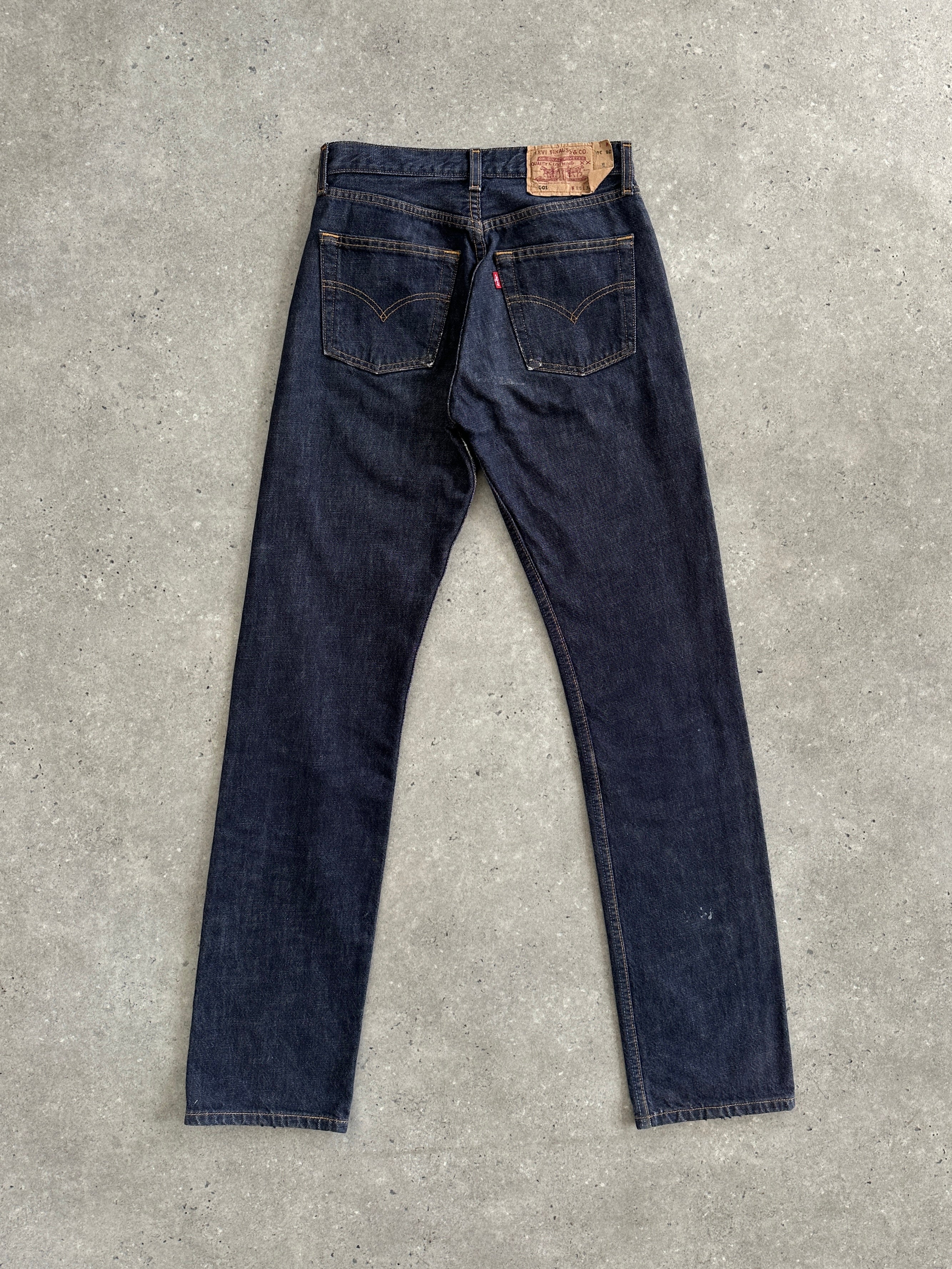 Levi’s 501 straight leg mid-waisted denim jeans in size W26, featuring classic blue denim and button fly closure.