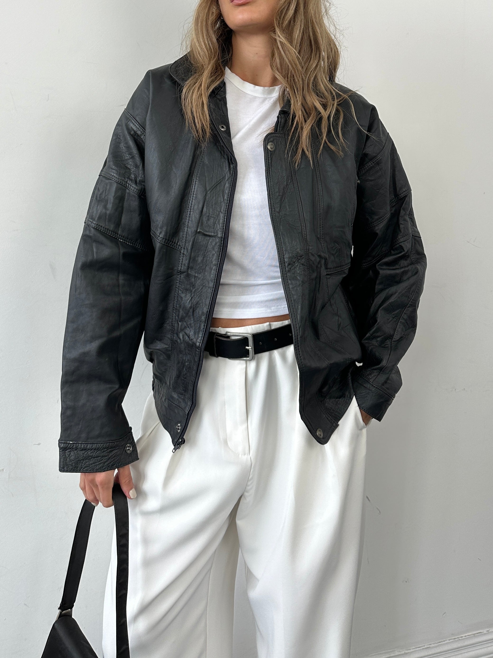 Vintage leather bomber jacket in size M/L, shown in classic style with ribbed cuffs and collar, made by Vintage brand.