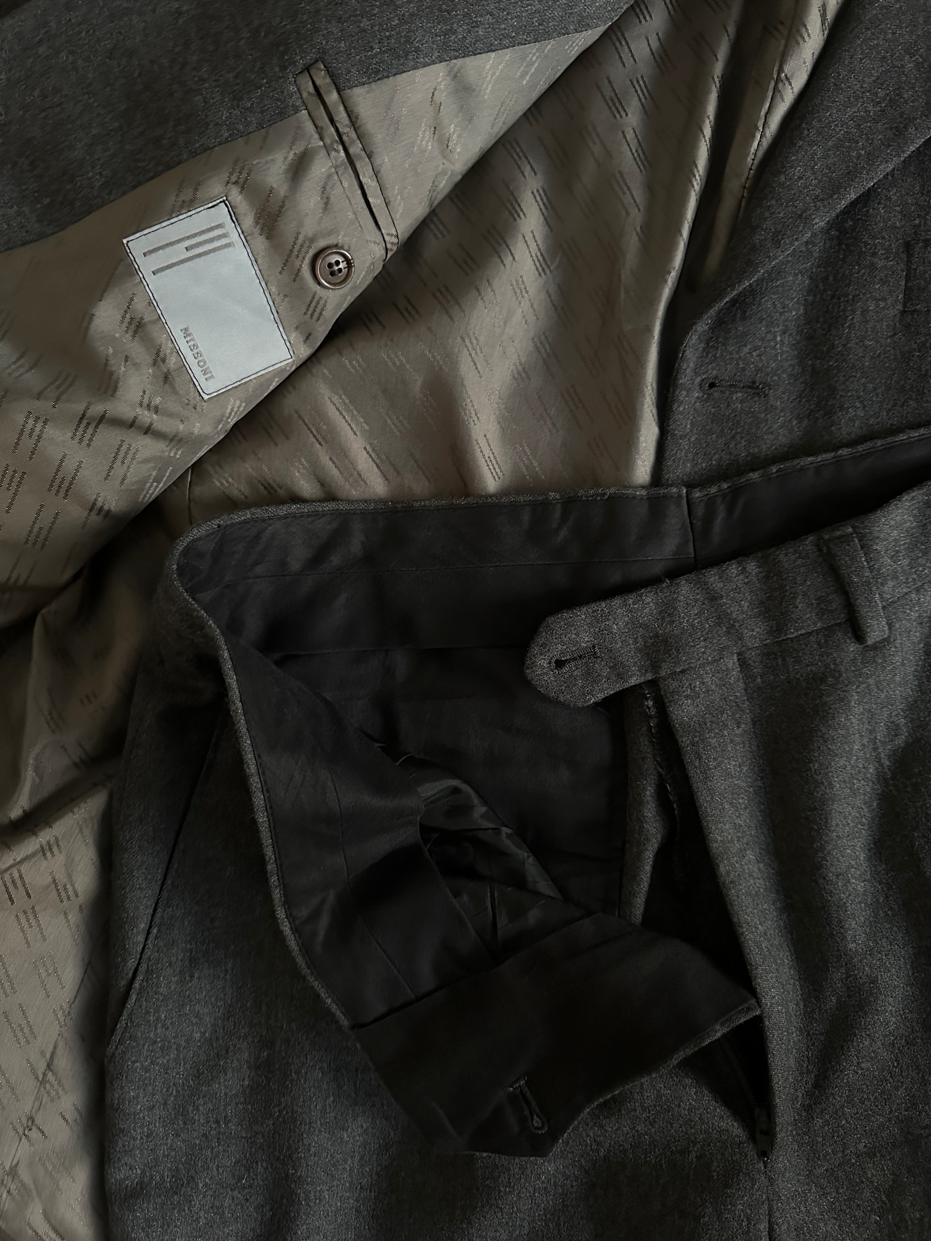 Missoni pure wool single-breasted suit jumpsuit in size 42R/W32, featuring tailored design and classic style.