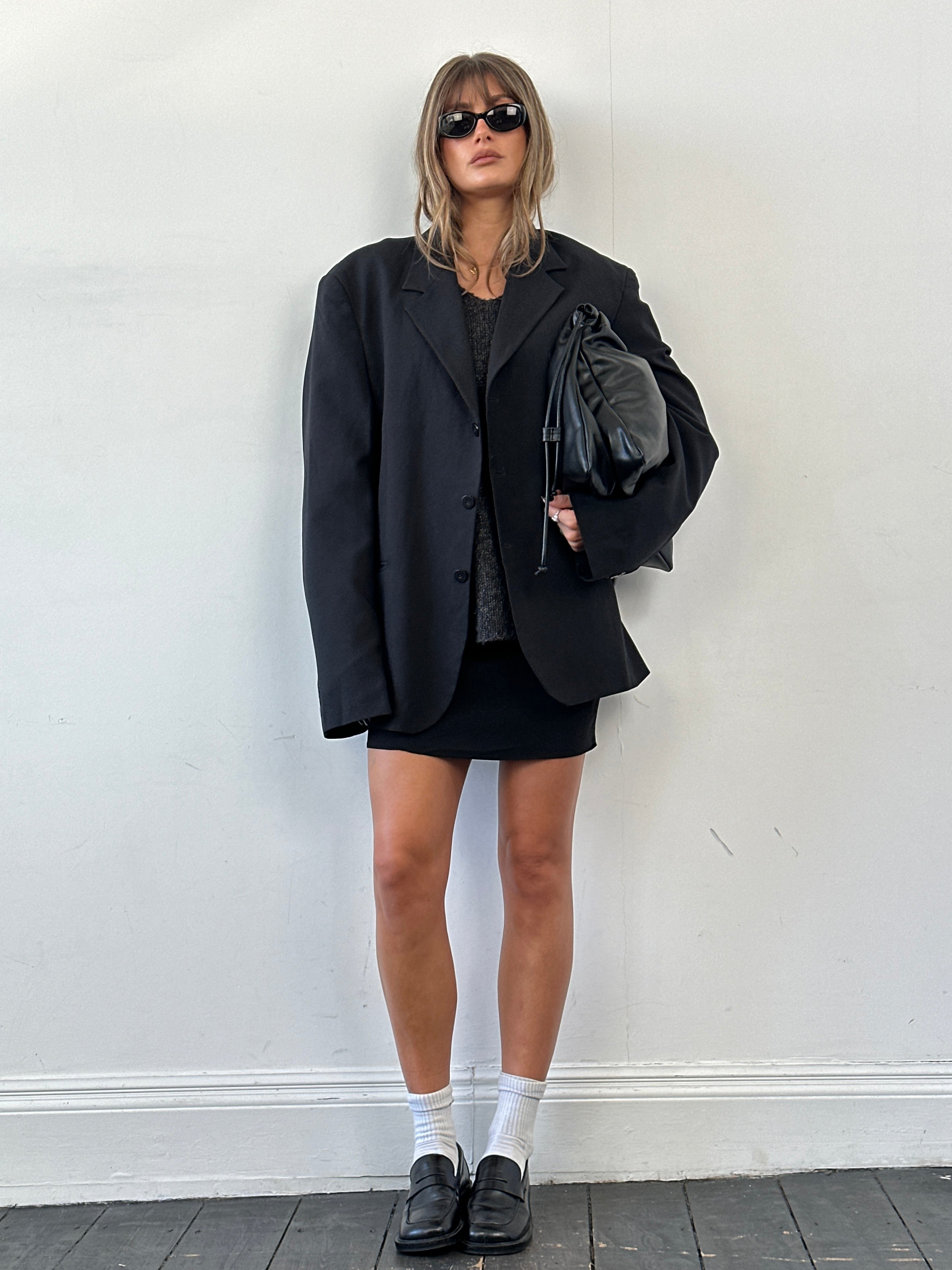 Vintage oversized single-breasted blazer in XL, featuring classic lapels and tailored fit, displayed on a hanger.