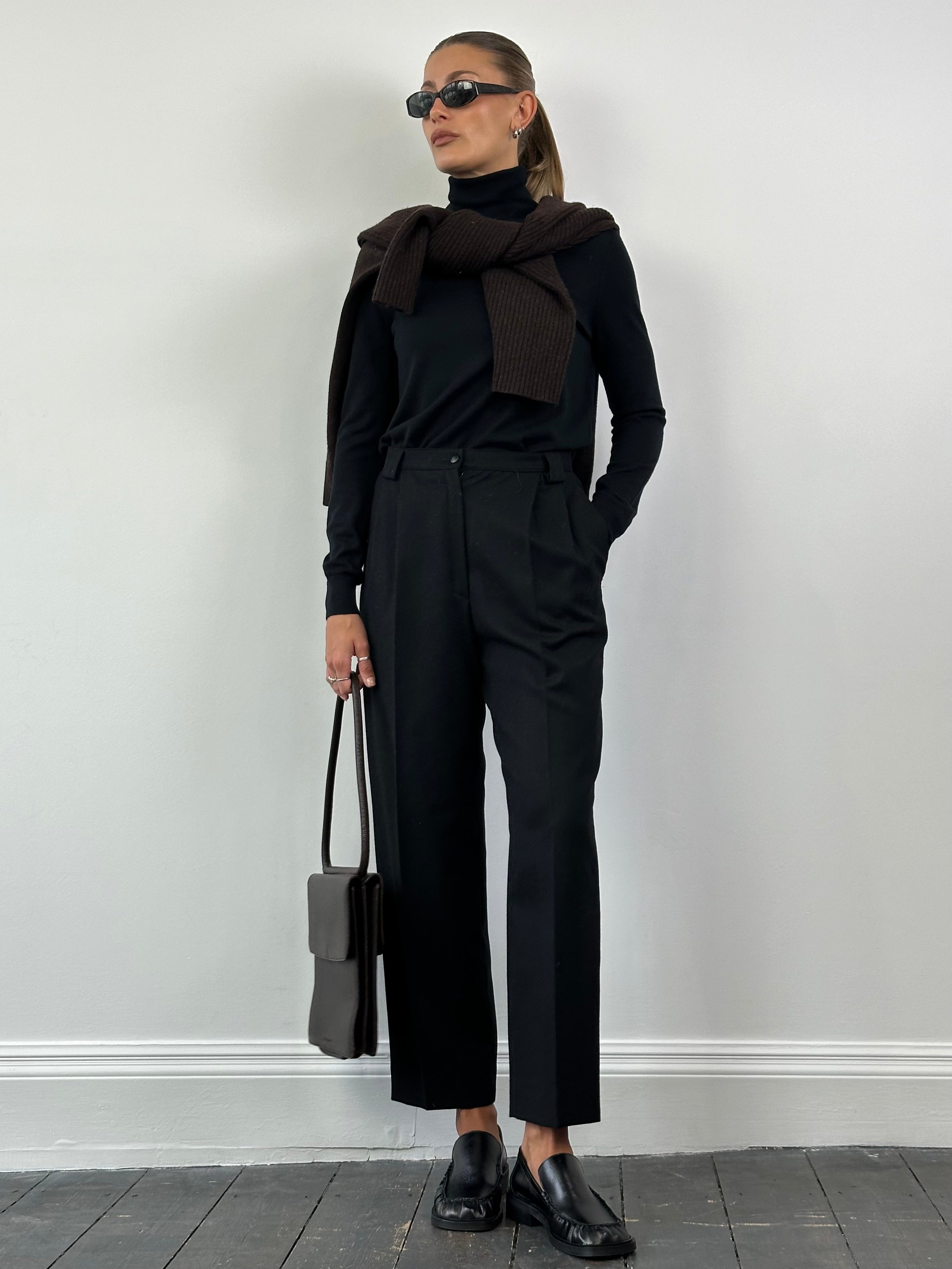 Italian vintage straight leg trousers made of brushed pure virgin wool, featuring a W27 waist and classic style.