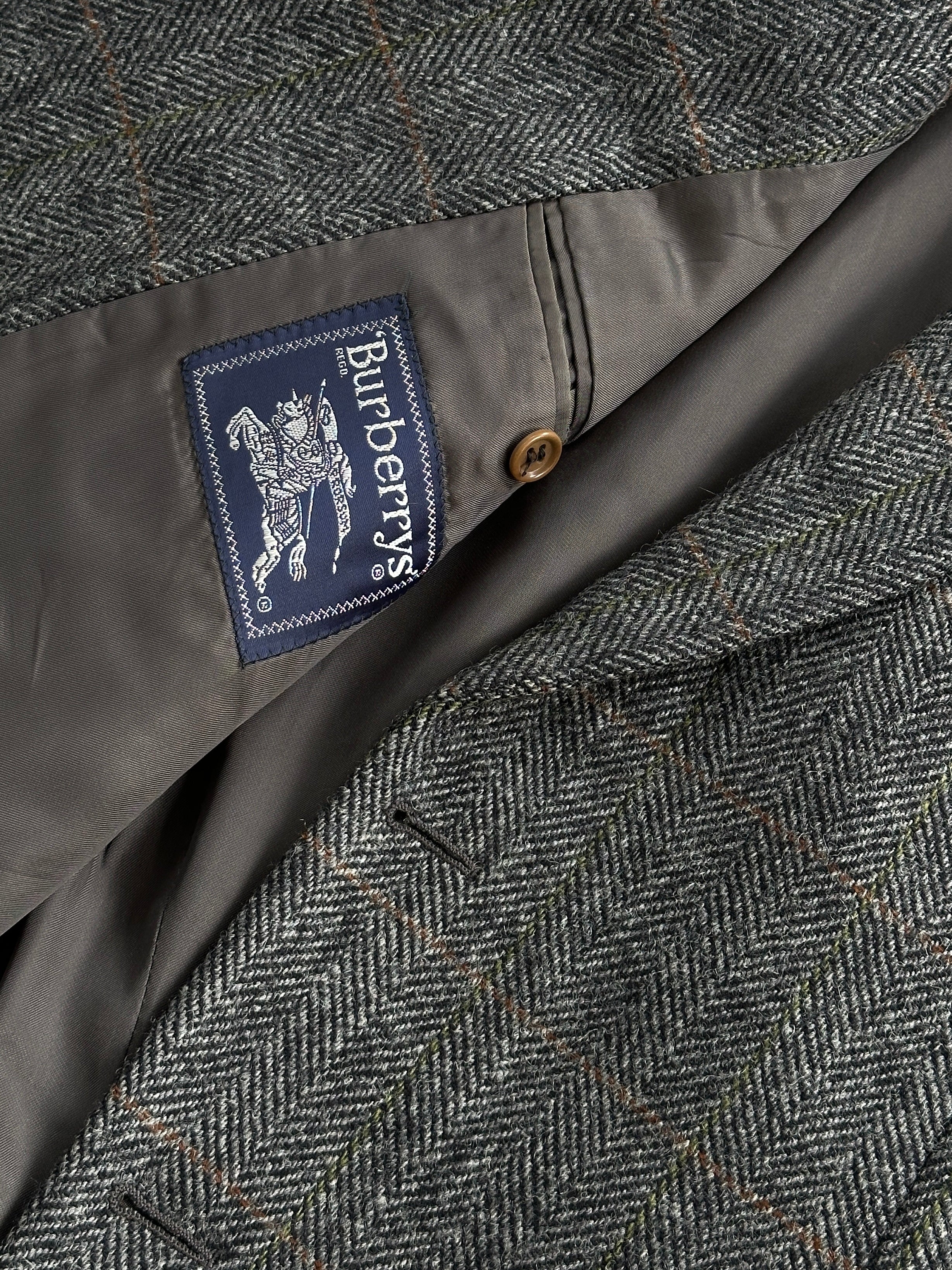 Burberry tweed wool single-breasted blazer in size 40R/L, featuring classic tailored fit and button-front design.