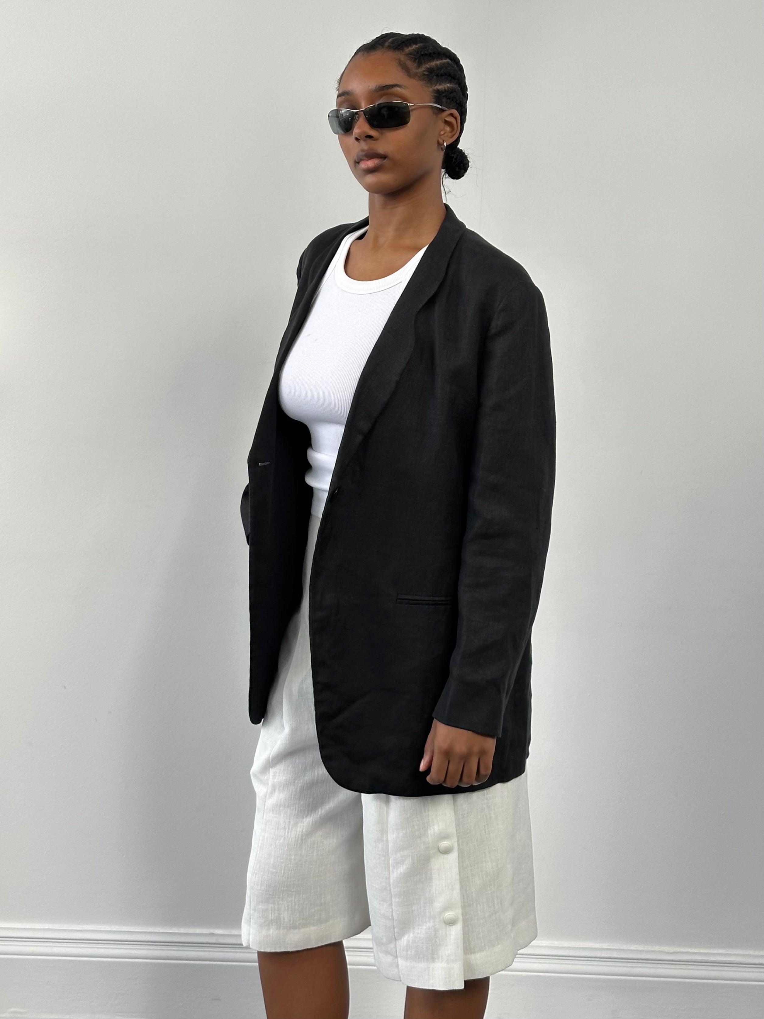 Mani 1990s pure linen single button blazer in size M, beige color, tailored fit, stylish men's blazer on a wooden background.