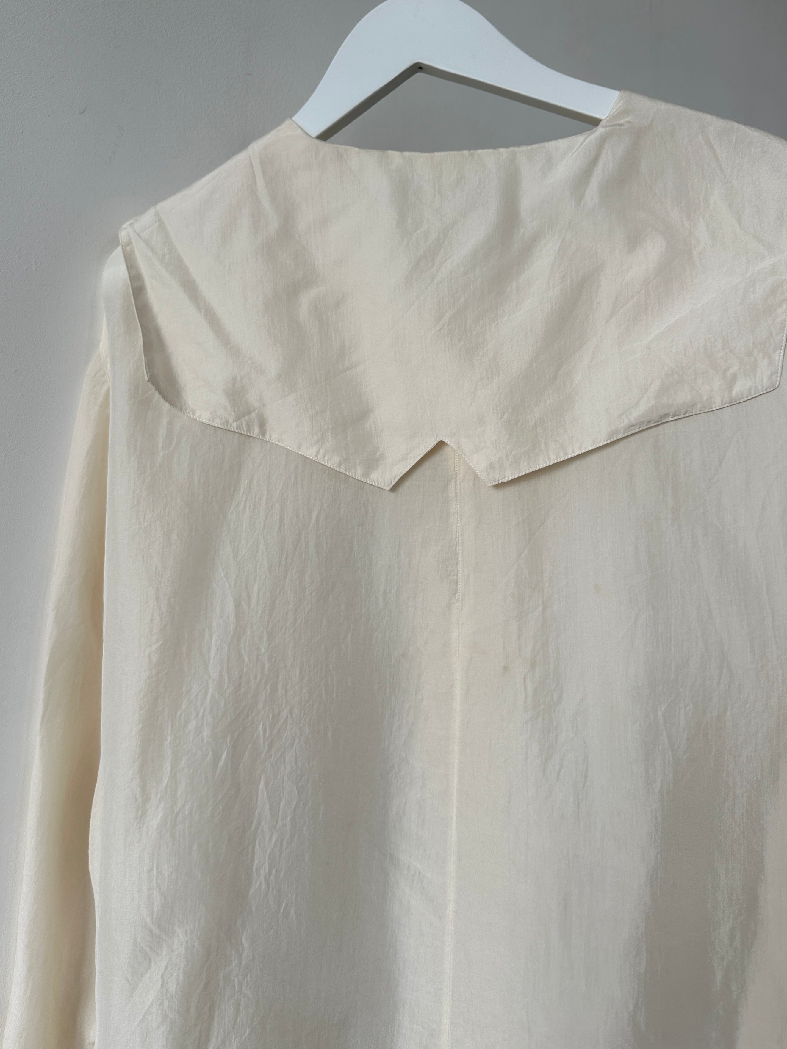 Vintage pure silk oversized collar shirt in size L/XL, featuring a classic design with a sleek, smooth fabric and elegant collar detail.