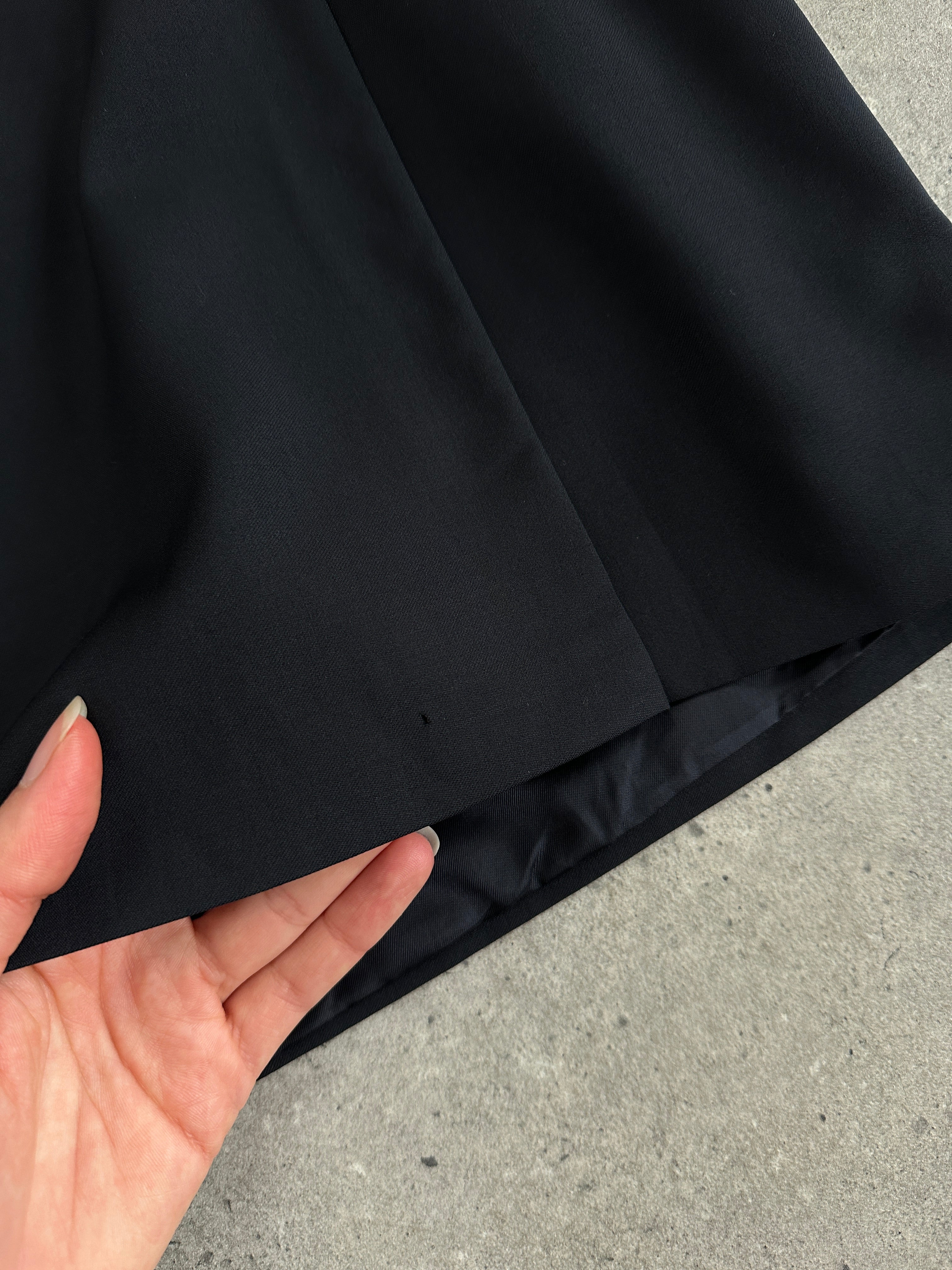 Hugo Boss x Loro Piana pure wool double-breasted blazer in size 40R/XL, tailored fit, dark navy color, front view.