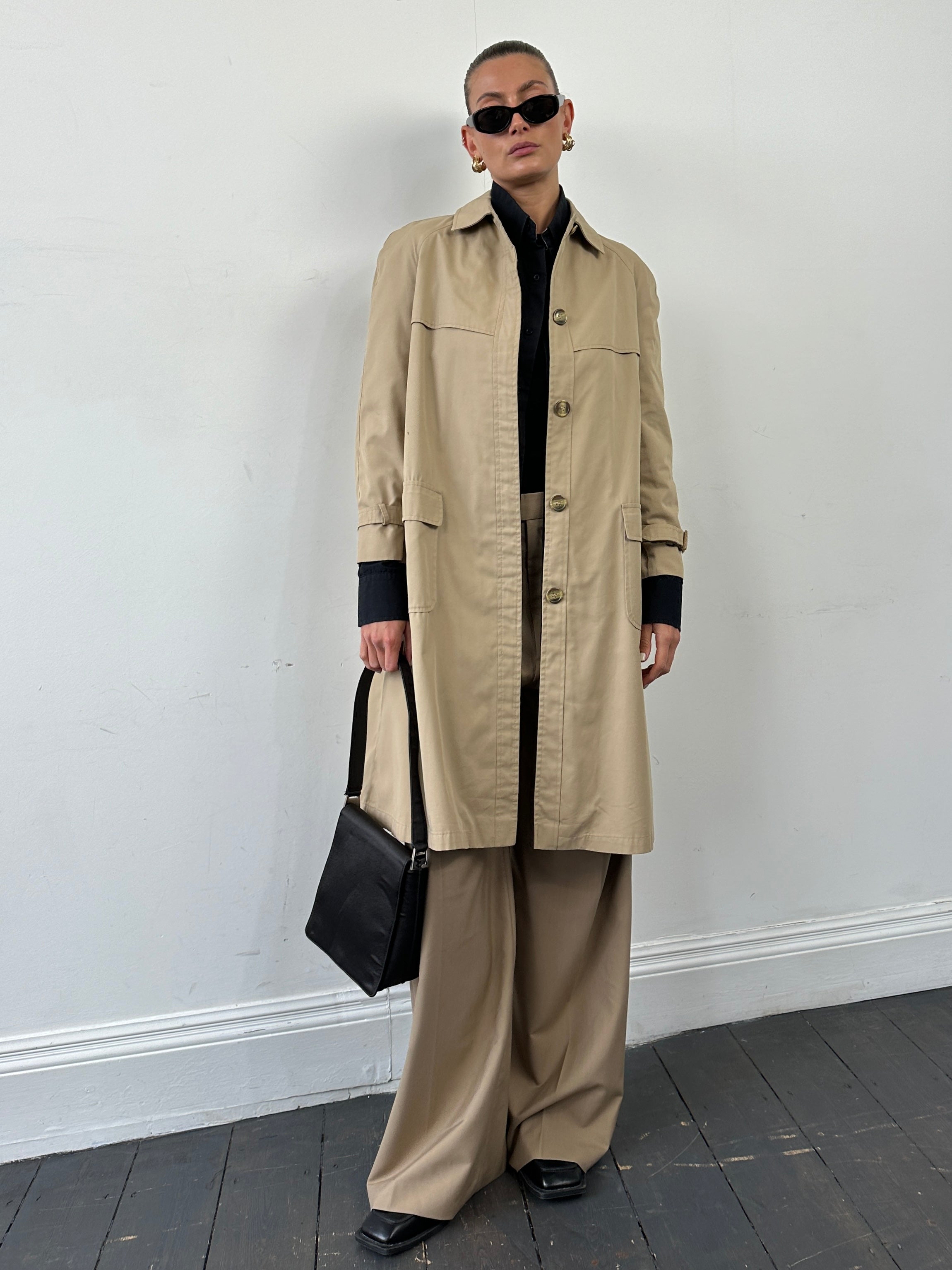 Vintage Italian vintage cotton single-breasted trench coat in size S, showcasing classic design and beige fabric.