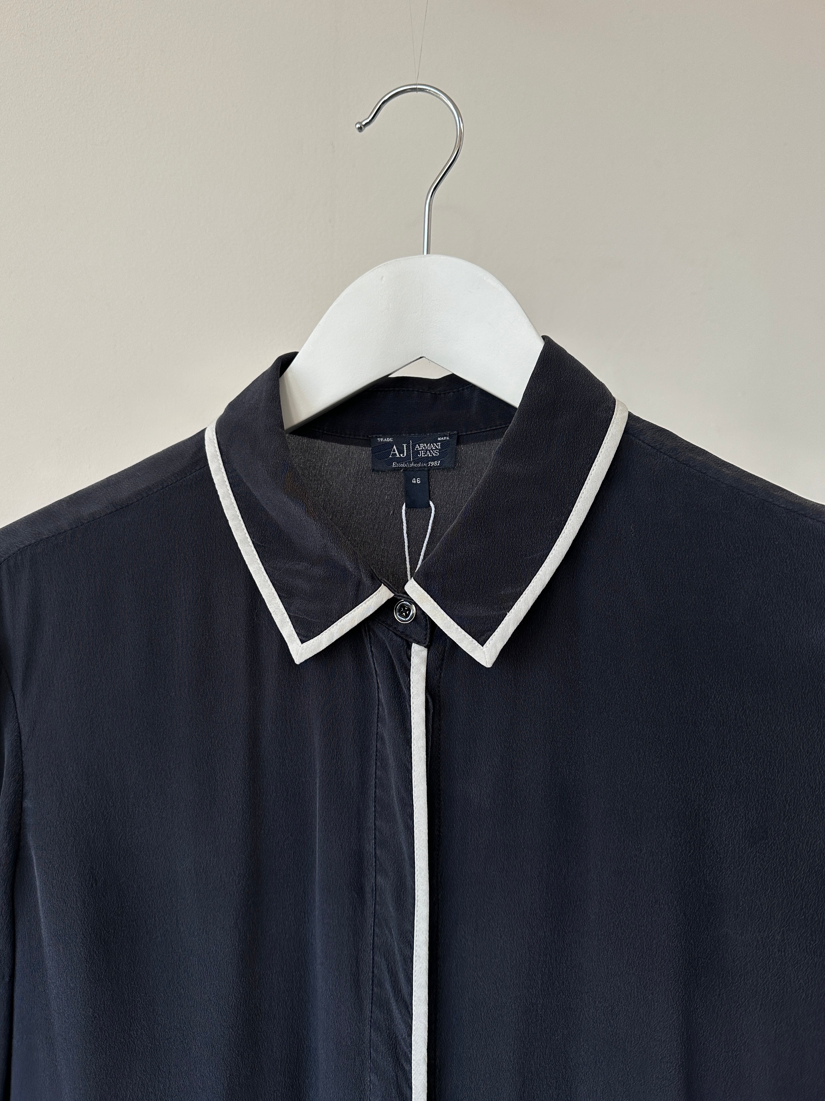 Armani Jeans silk pajama shirt in size M, featuring a smooth fabric and classic design, ideal for comfortable sleepwear.