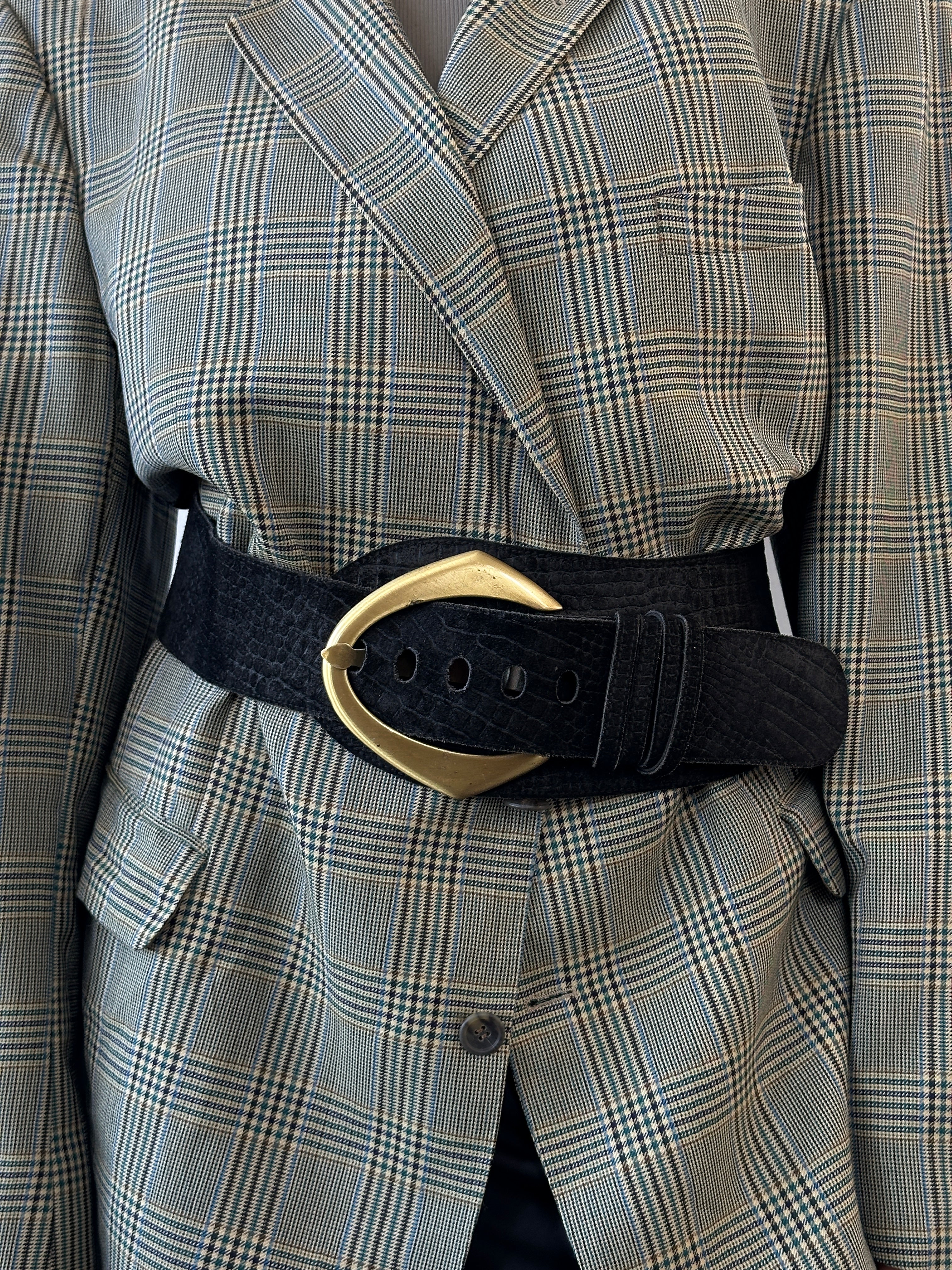 Vintage 1990s chunky textured faux leather belt with metal buckle, adjustable W30-36, 1990s vintage fashion accessory.