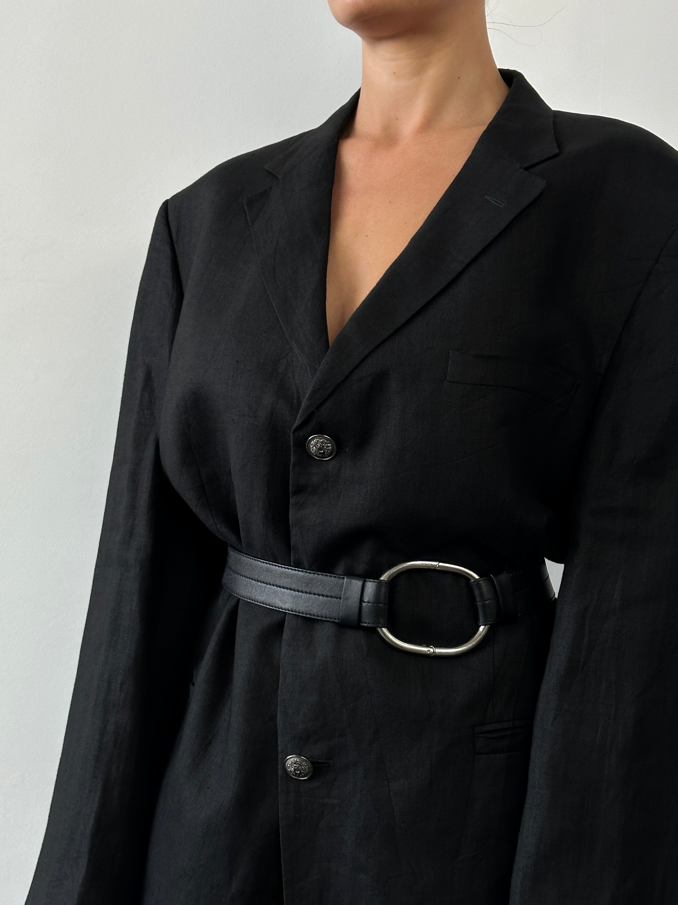 Versace Classic V2 Bespoke linen blazer, single-breasted button design, in size 46R/XL, tailored fit with refined details.