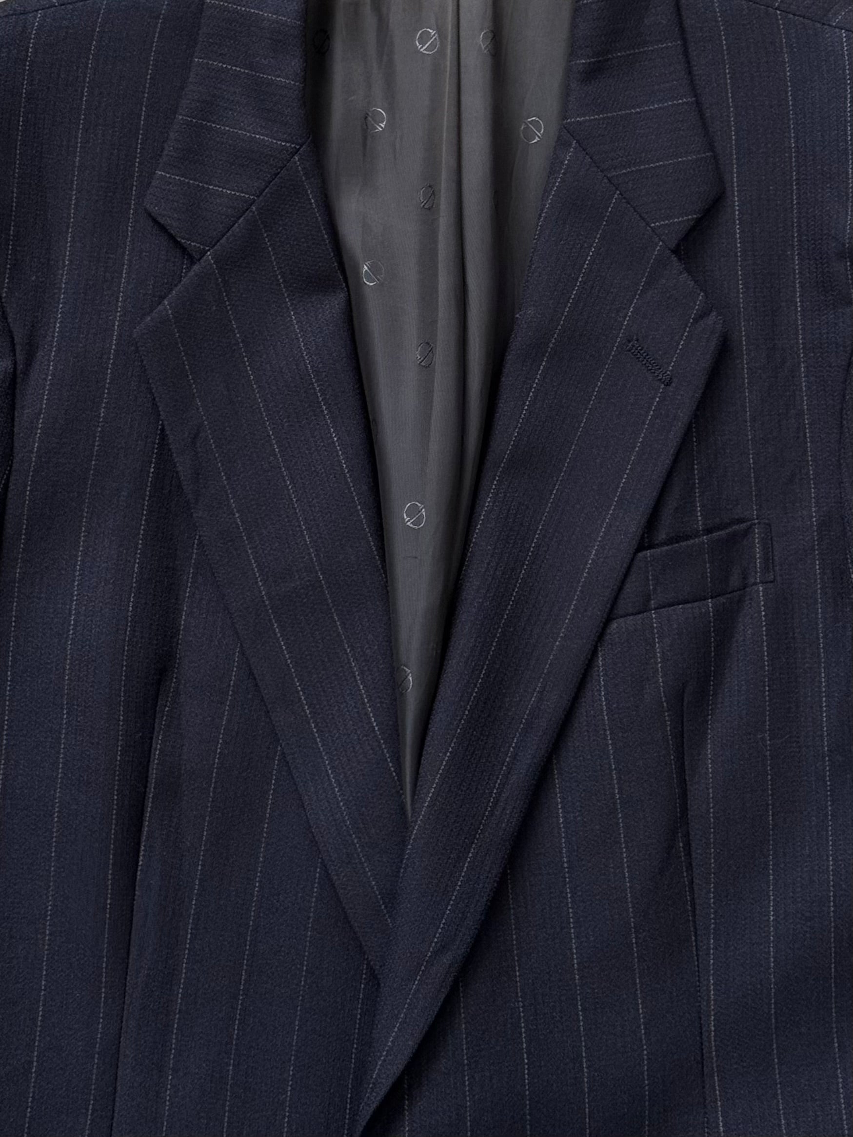 Christian Dior Le Connaisseur 1980s pure wool striped blazer in size 41R/L, tailored with classic style and bold stripe pattern.