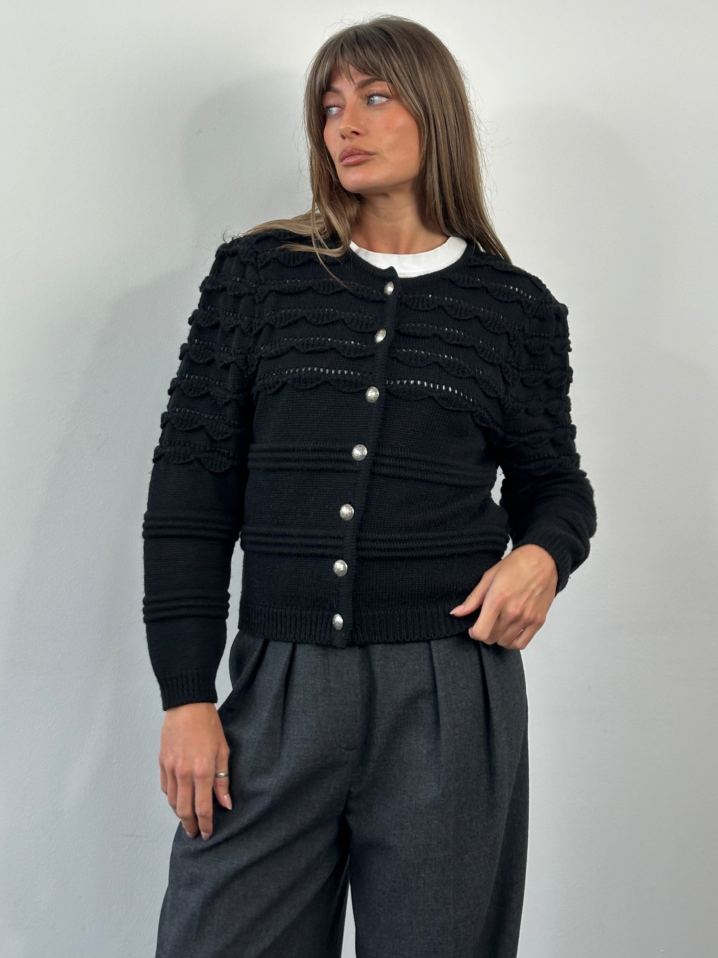 Vintage 1990s pure wool knitted cardigan in size M, featuring classic design and cozy texture.