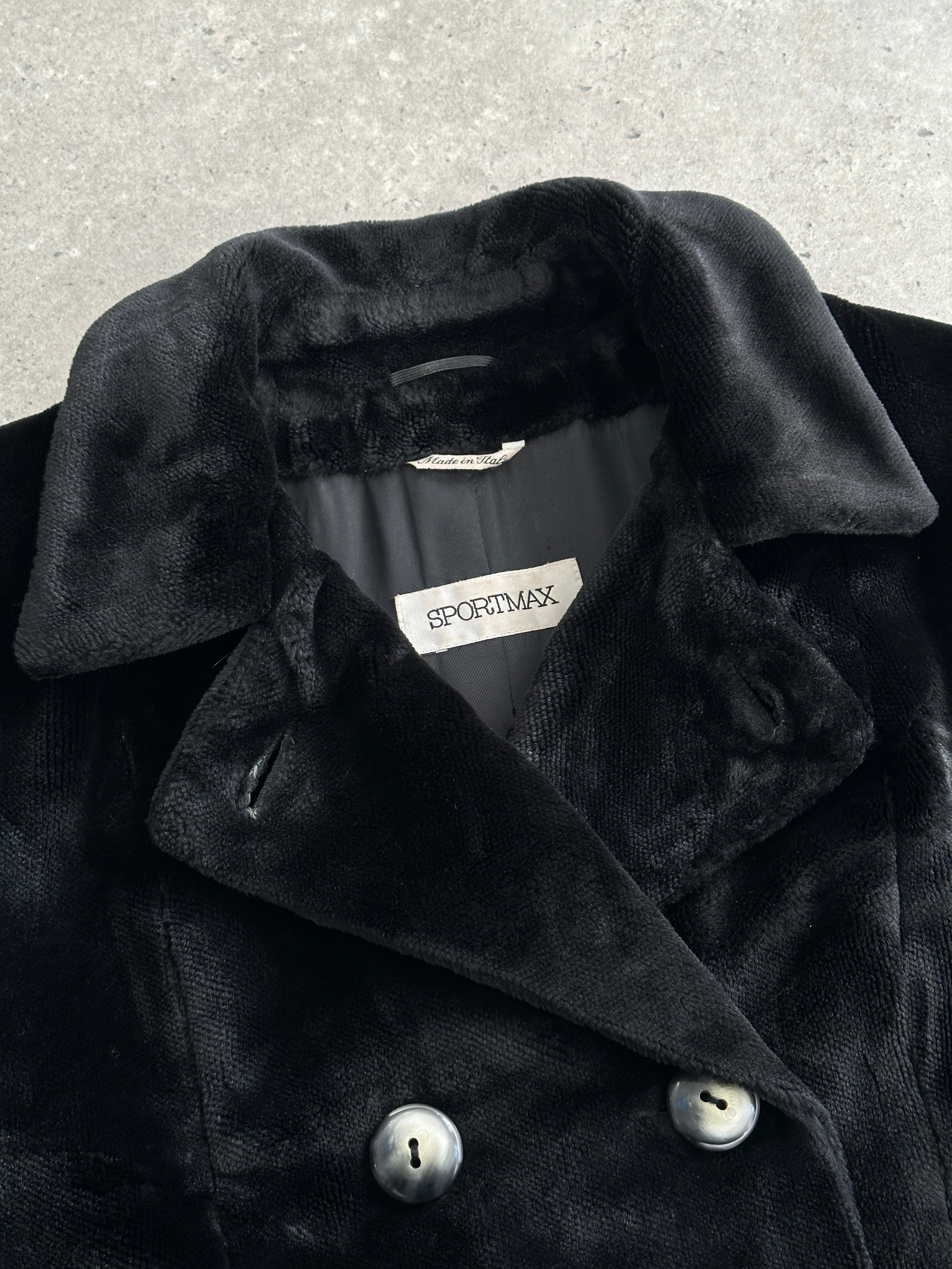 Sportmax 1990s faux fur double-breasted coat in black, featuring wide lapels and M/L size, stylish vintage winter outerwear