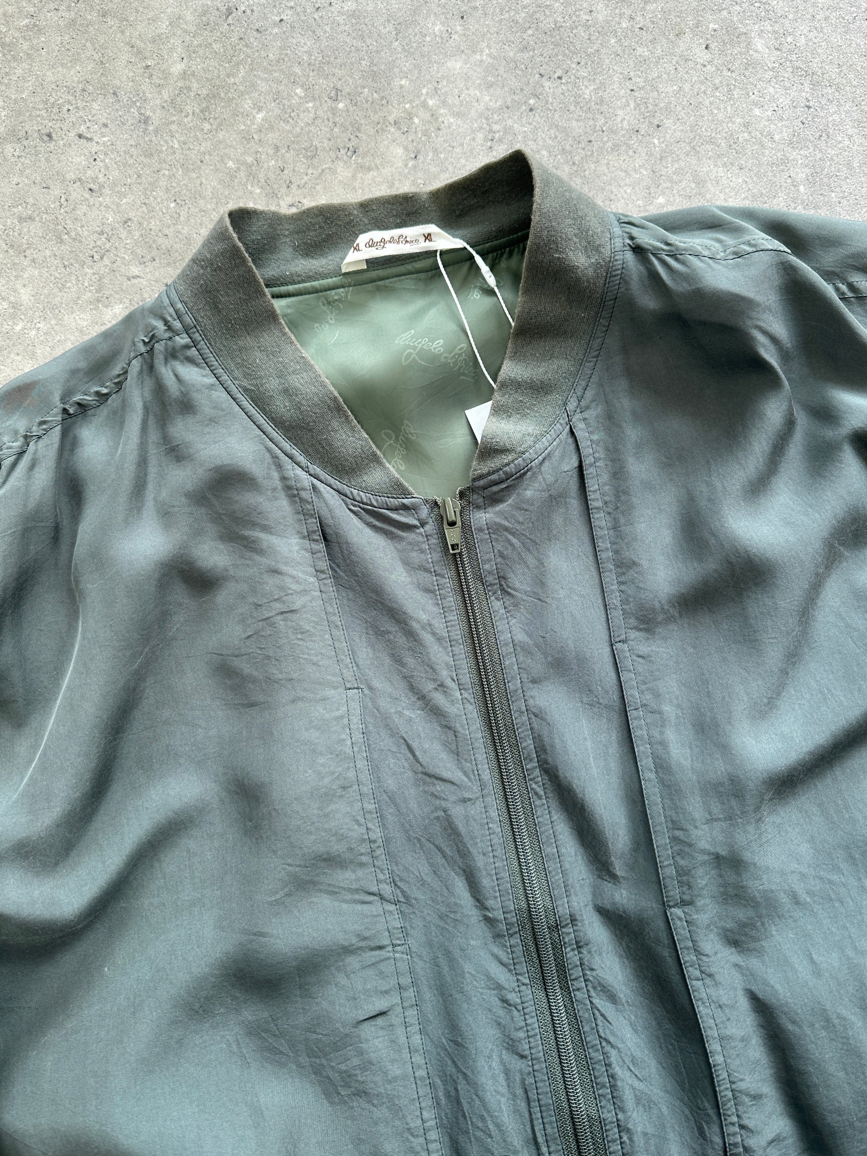 Vintage 80s pure silk bomber jacket in XXL with classic design and smooth fabric, displayed on a neutral background.
