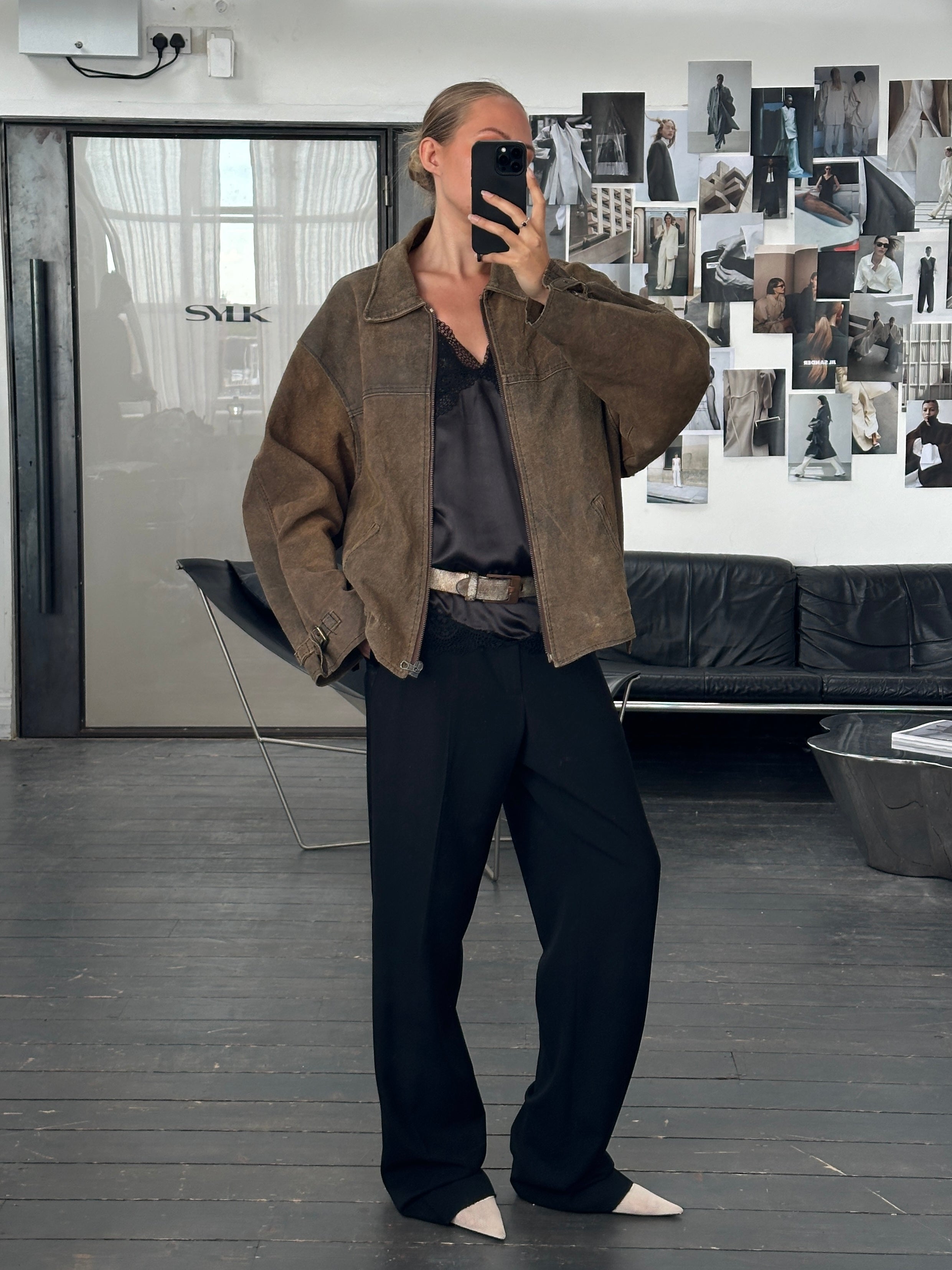 Vintage 1980s boxy leather jacket in XL, featuring classic design and authentic leather texture.
